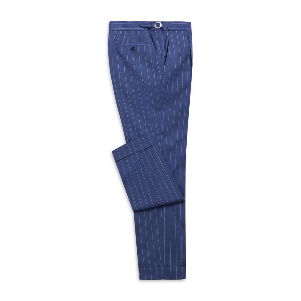 Frislid Jakob-Hl-Hanko-3 dressjakke i mid blå stripe, elegant og stilfull, vist på modell.