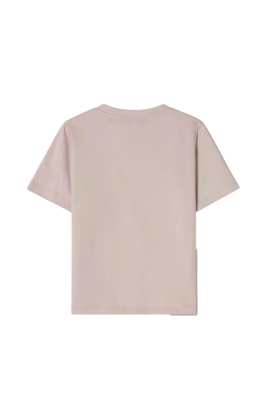 Busnel Tessa T-Shirt i lys rosa, kvinnelig t-skjorte med mykt stoff og enkel design, vist på modell.