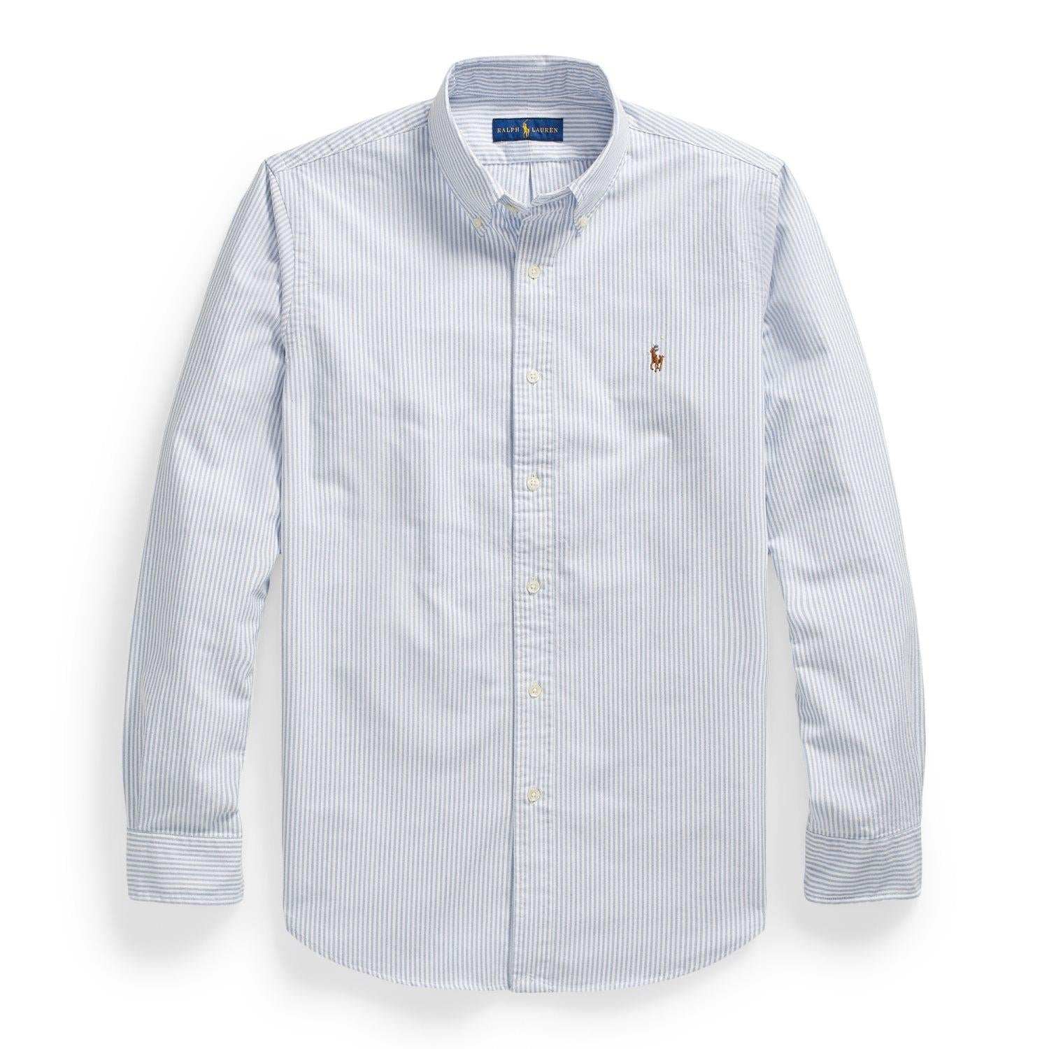 Blå striper Polo Ralph Lauren Custom Fit Oxford-skjorte med knappestolpe og krage, vist på modell.