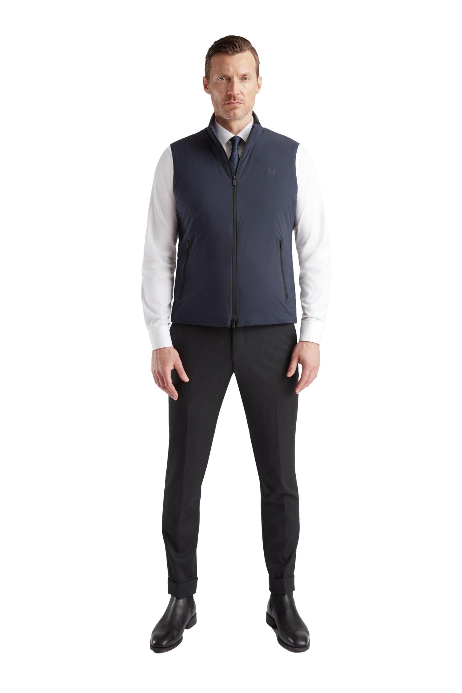 UBR Raptor™ Marine vest i slitesterk stoff med justerbare stropper og frontlommer, designet for marin bruk.