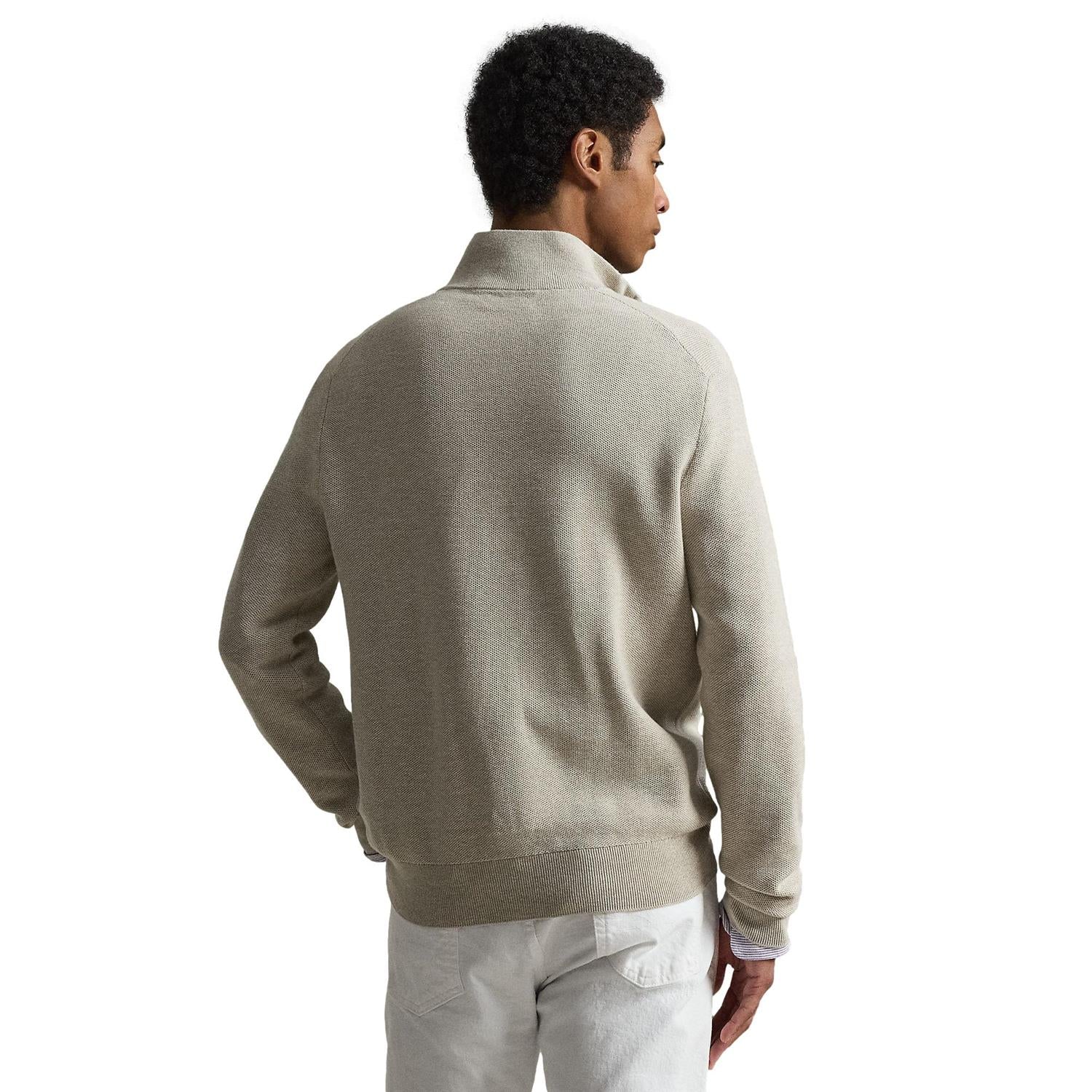 Lys beige mesh-strikket bomullsgenser med quarter-zip fra Polo Ralph Lauren, viser kragen og teksturen i bildet.