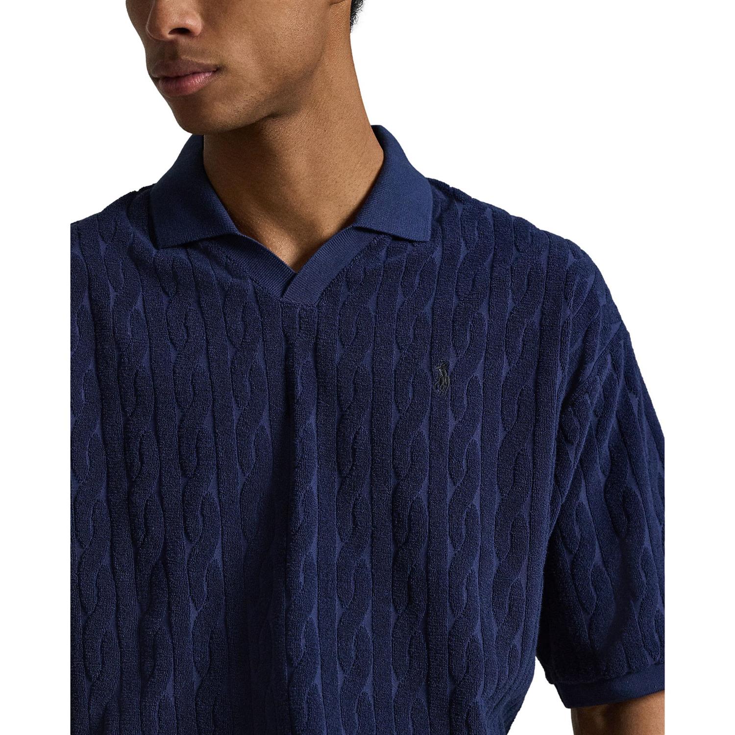 Marinefarget Polo Ralph Lauren T-skjorte med avslappet passform og kabelstrikket terry-tekstur, komfortabelt og stilfullt design.
