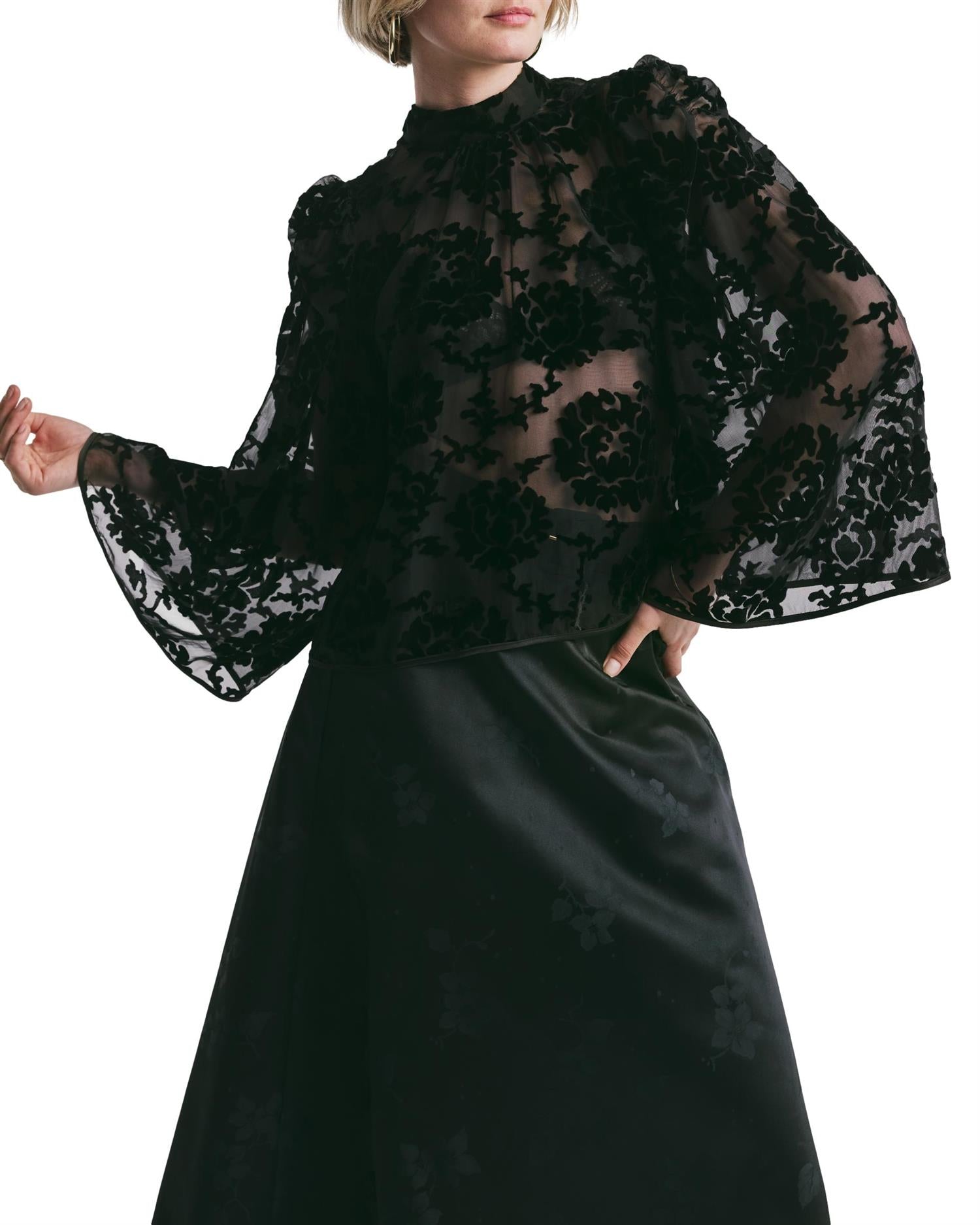 By TiMo Velvet Flared Top Bluse Sort - chrismoa.no