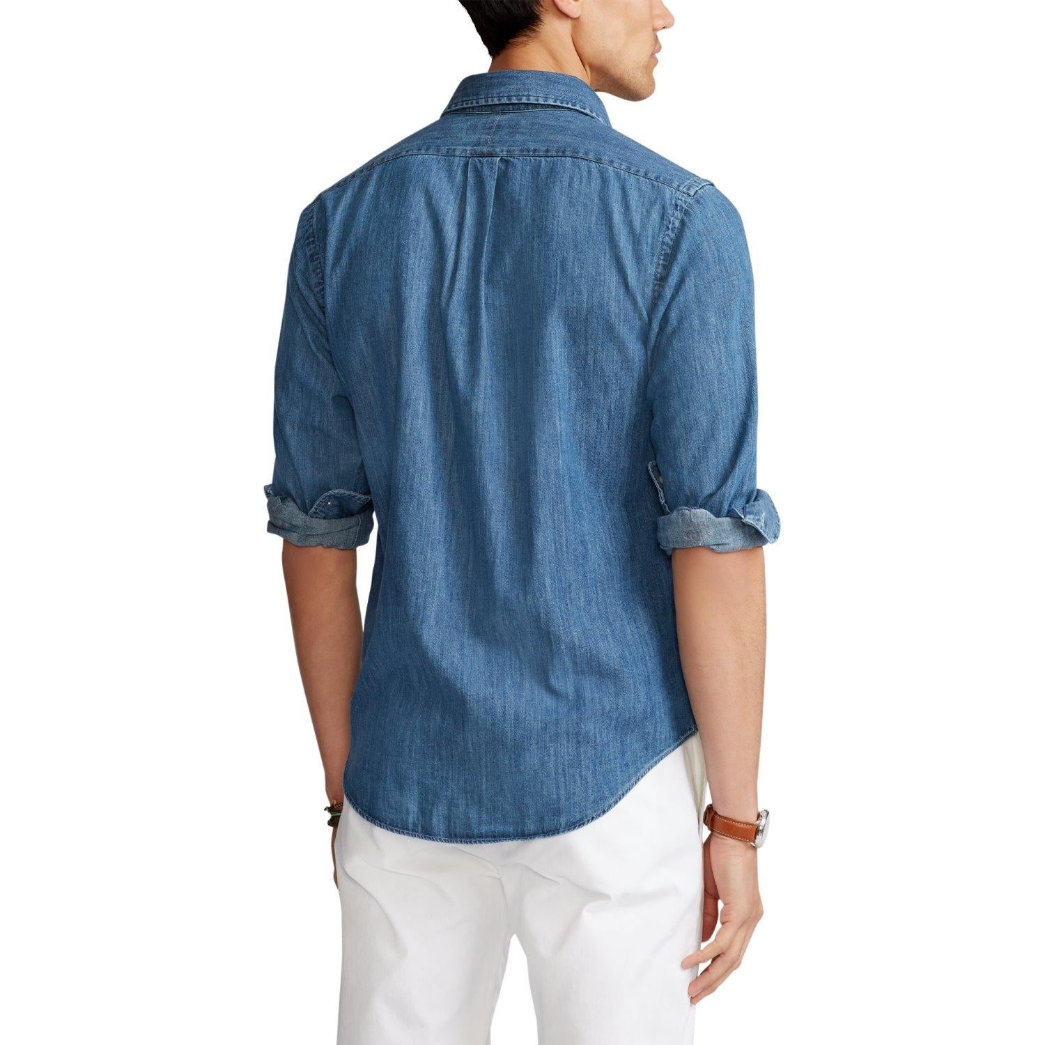 Polo Ralph Lauren denim skjorte i custom fit stil, med klassisk dongeri design og knappelukking, vist i bilde.