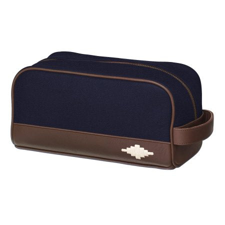 Pampeano herre toalettmappe i navy lerret, romslig med glidelåslukking og sporty design for reisebruk.