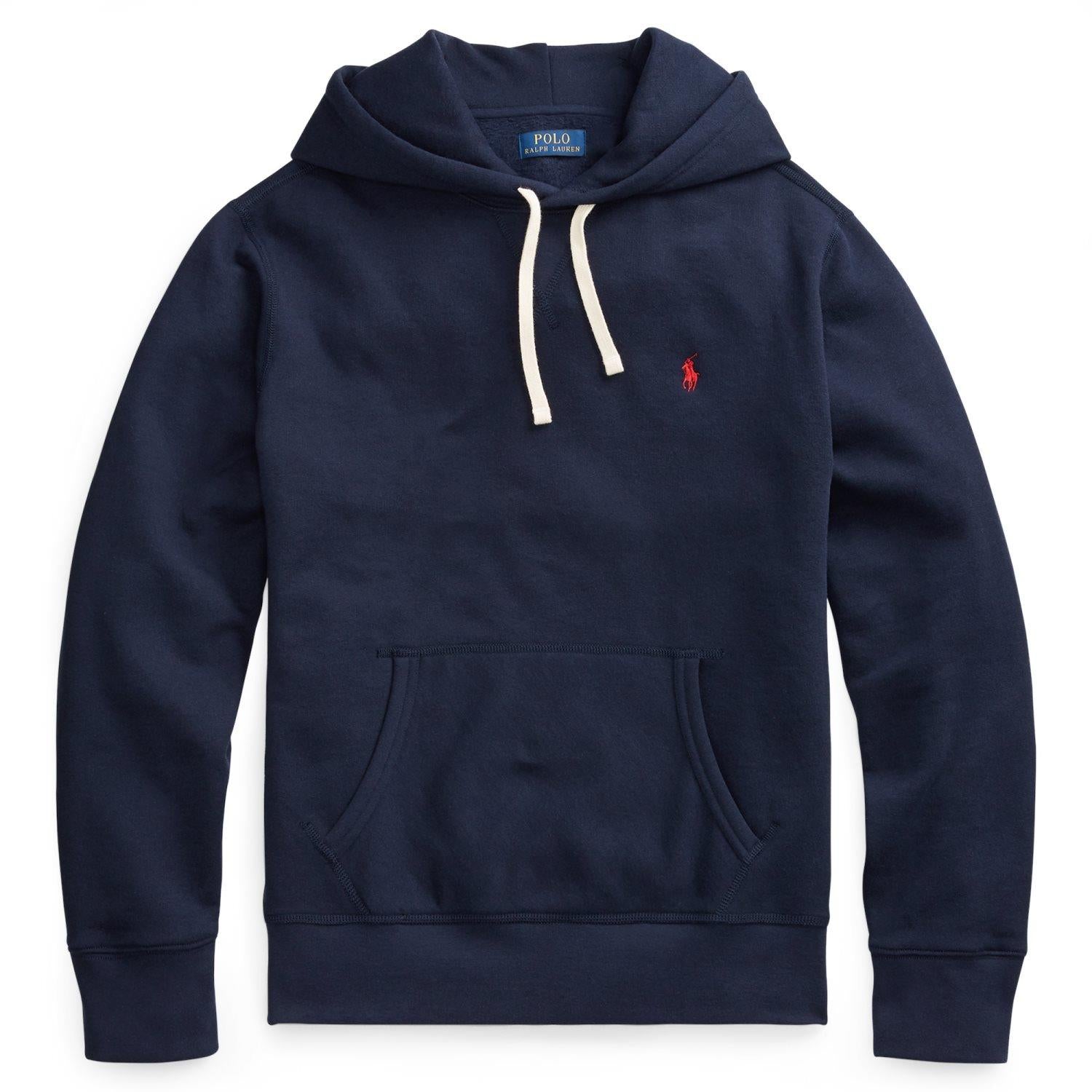 Marine blå fleece hoodie fra Polo Ralph Lauren med hette og ribbede kanter, vist på en modell.