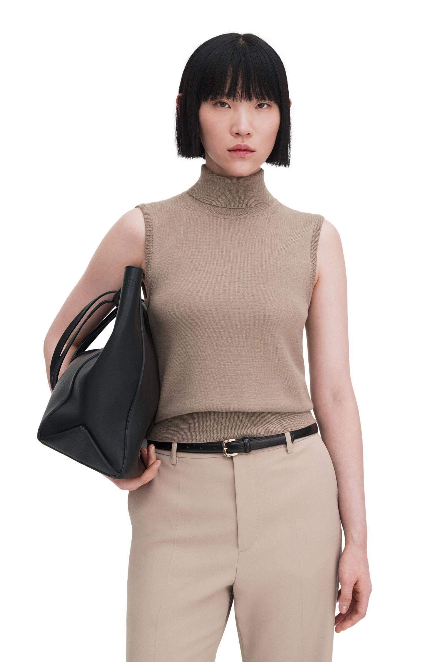 Filippa K Turtleneck Vest Vest Beige - chrismoa.no