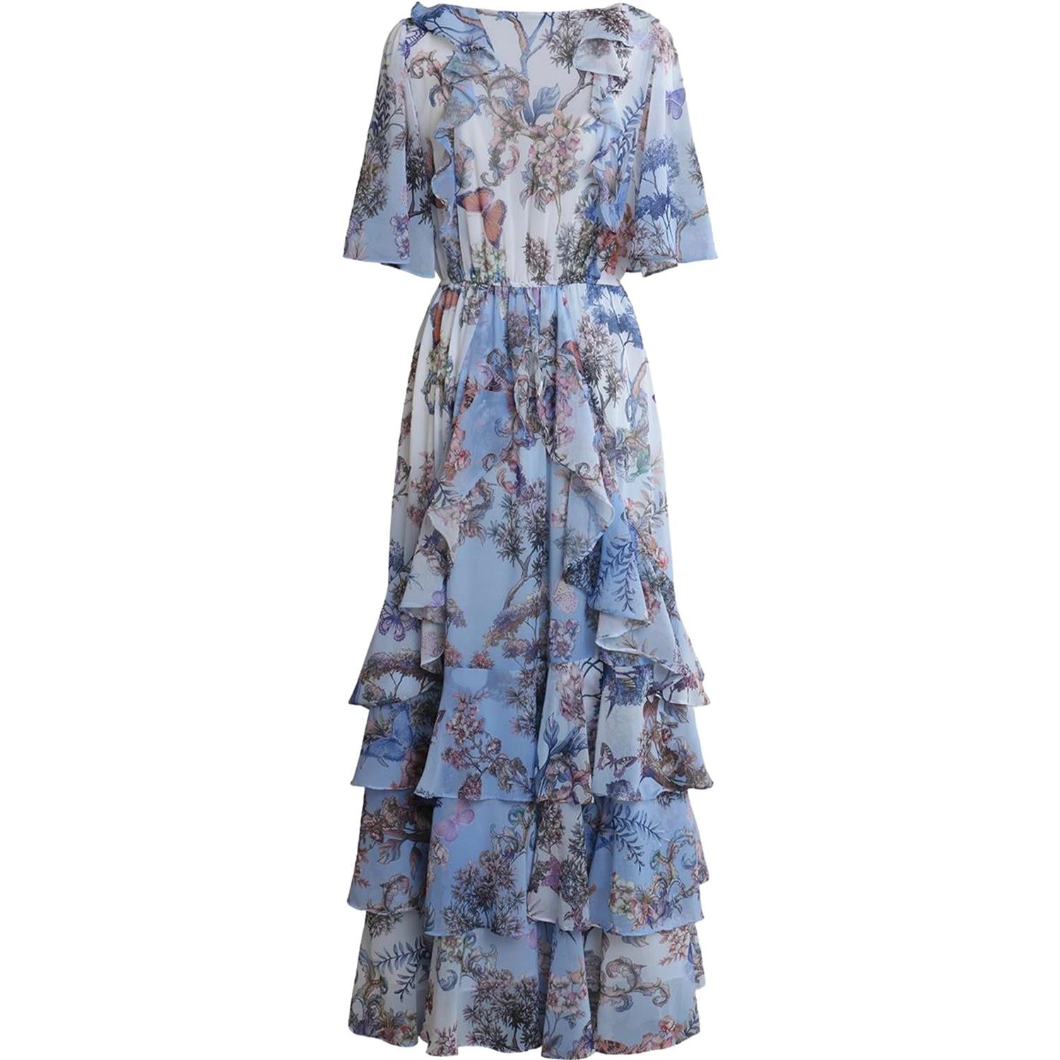 Hale Bob Carina kjole i blå, flytende stoff med elegant snitt og blomsterdetaljer, vist på en modell.