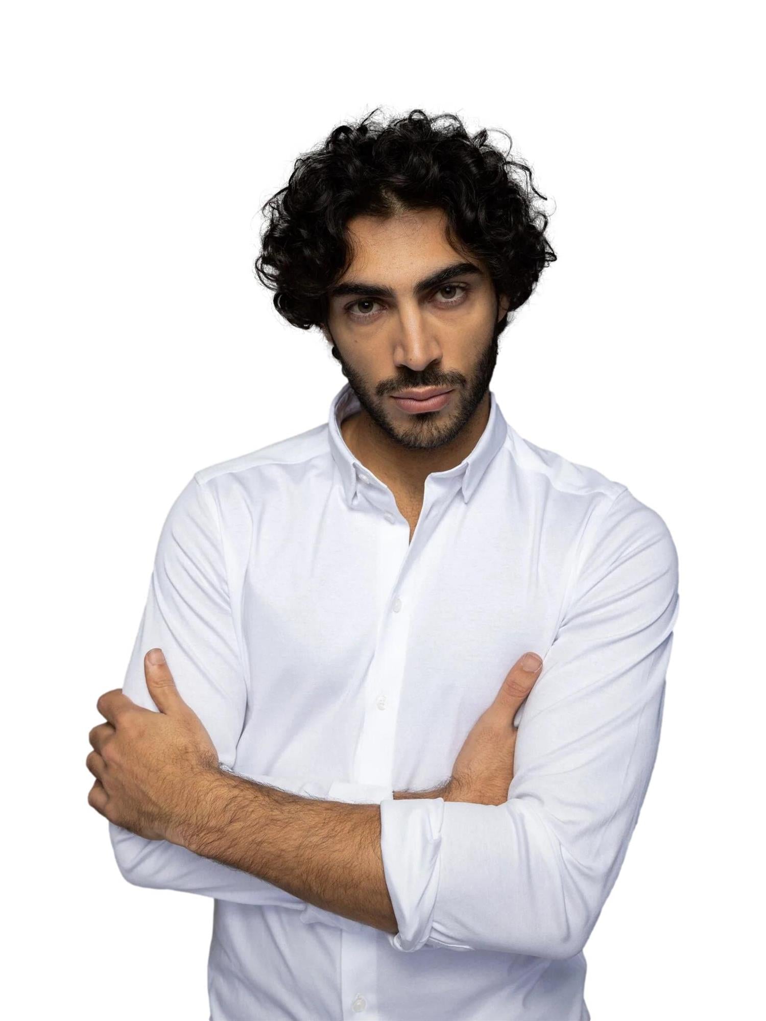 Hvitt MOS MOSH MMGMarco jersey genser med rund hals og lang erme, vist på en modell.