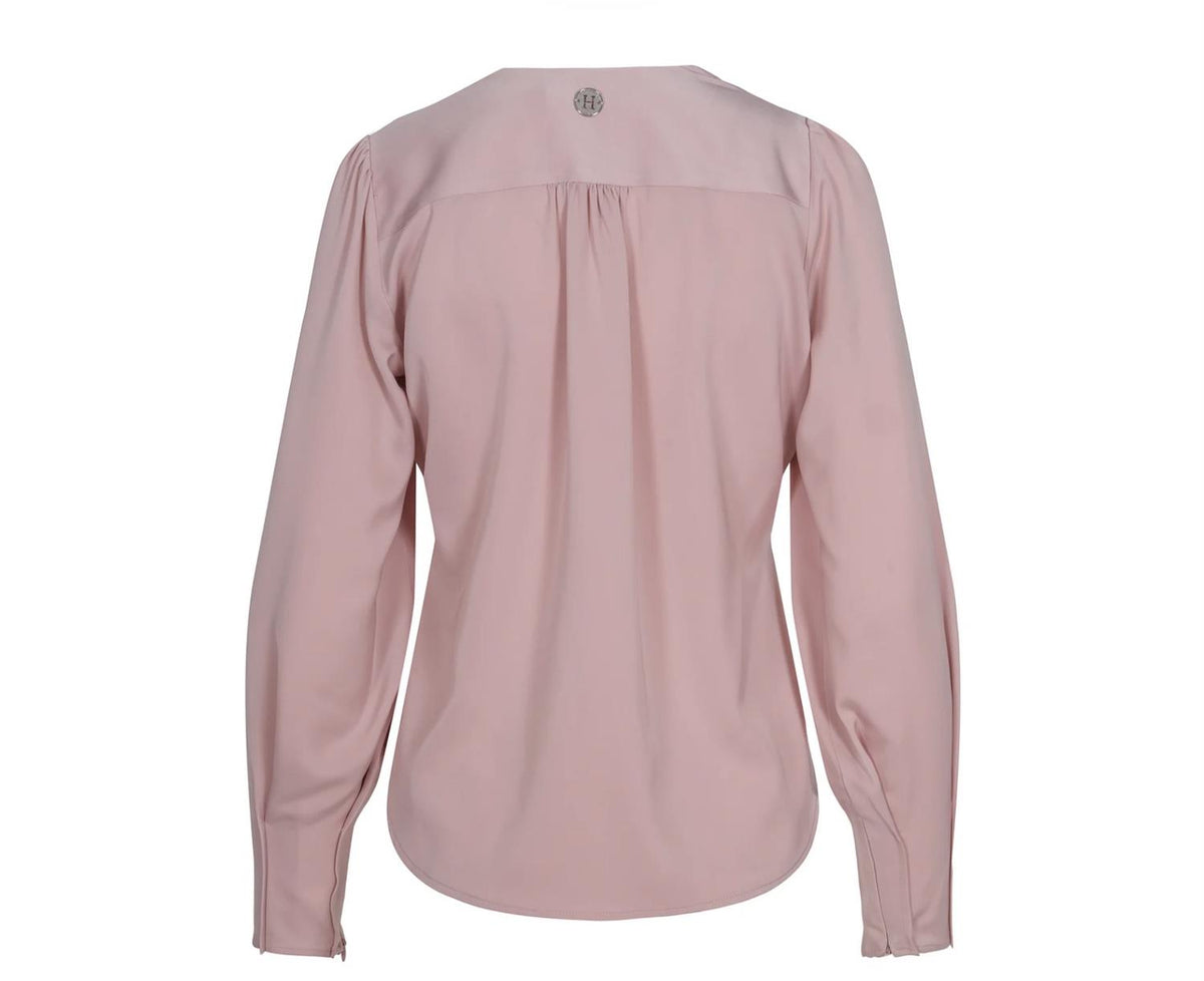 Rosa Haust V-hals bluse med lett stoff, kort ermet og avslappet passform, plassert på en flat overflate