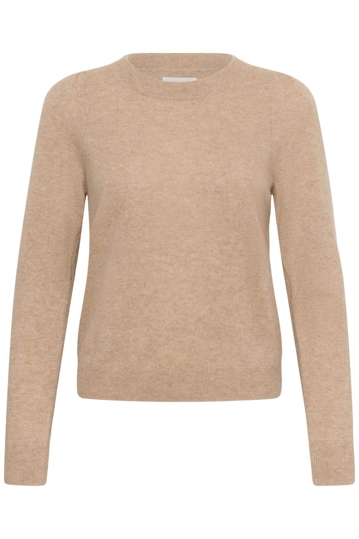 Part Two Evinapw lys camel melert genser, komfortabel og myk, vist på modell med rund hals og lang erme.
