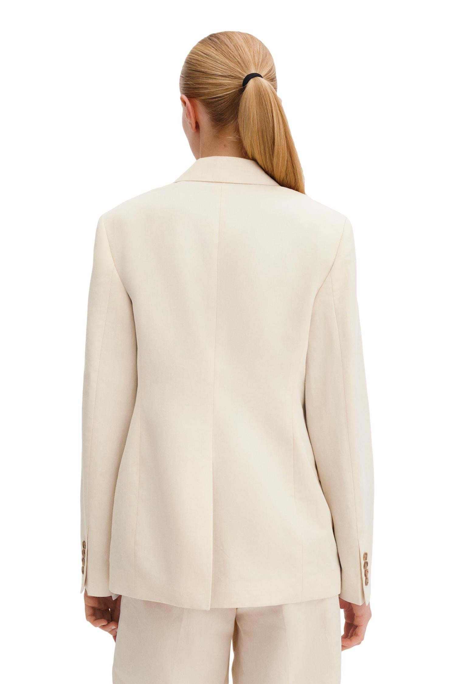 Filippa K Delilah linen dressjakke i lys-beige, elegant og lett blazer jakke med knapper og strukturerte detaljer.