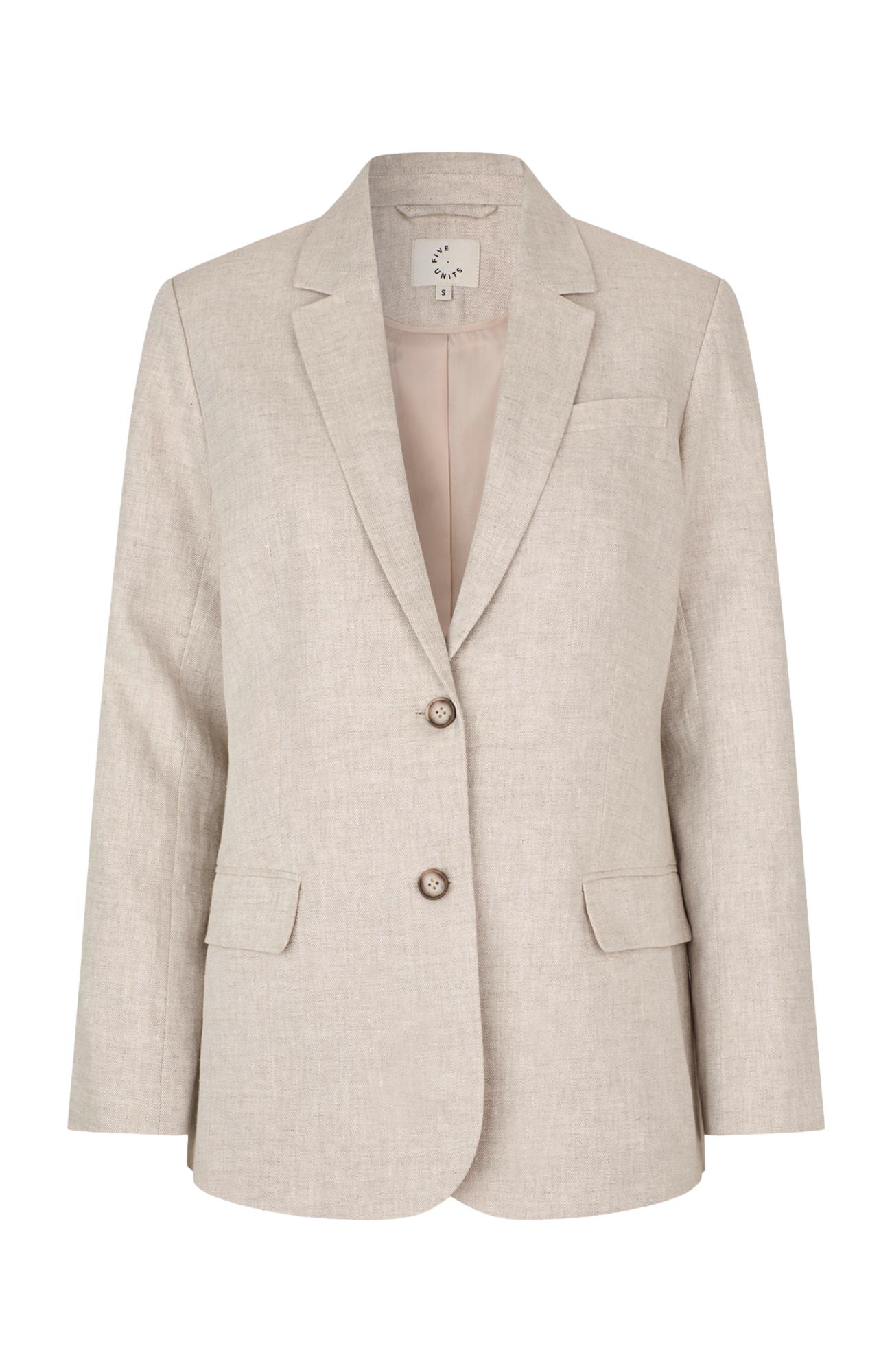 Lys-beige Five Units HannahFV dressjakke vist på hanger med åpen front og lang ermelengde.