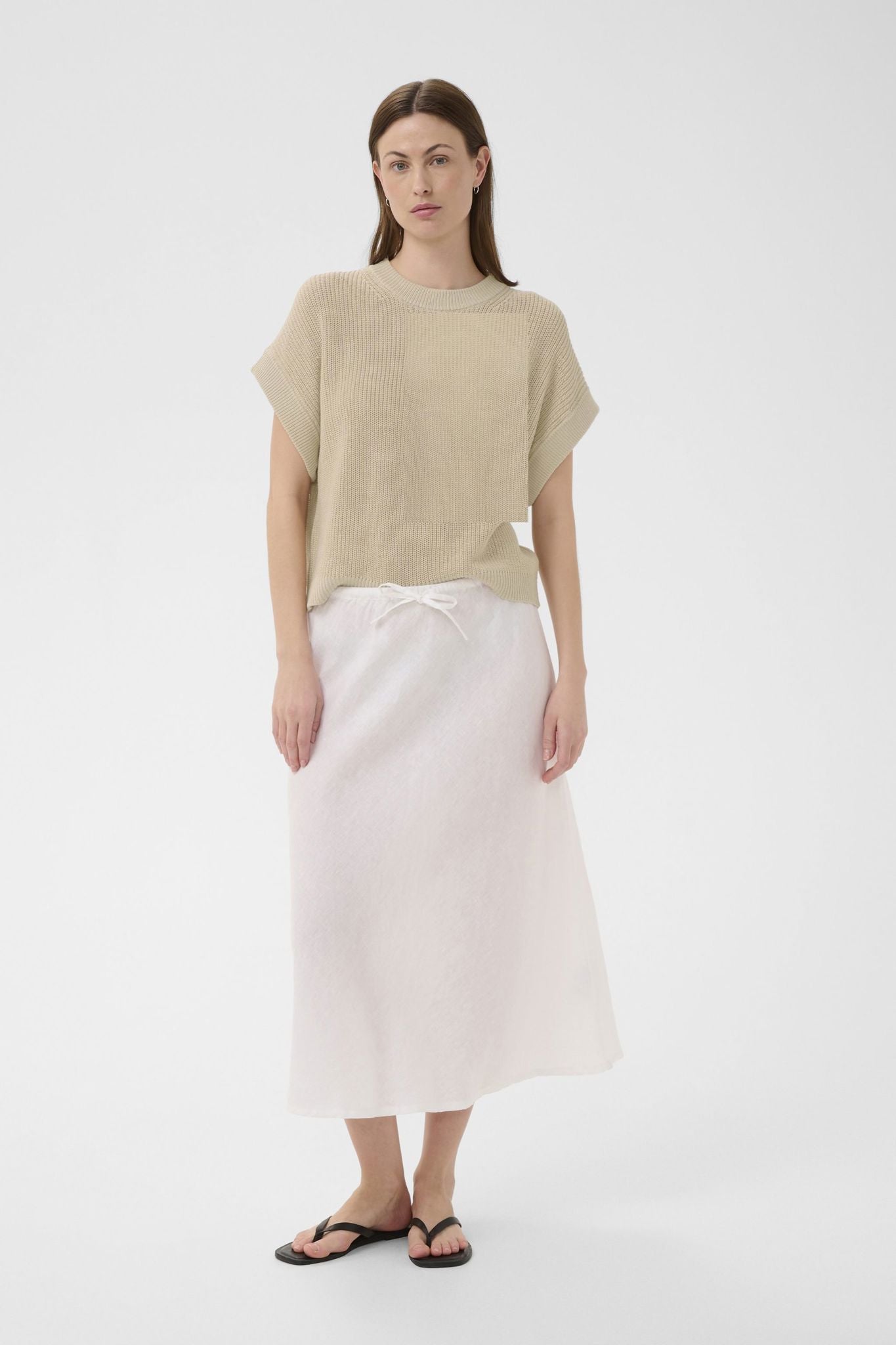 Part Two Belisiapw genser i fransk eikfarge, komfortabel og stilfull, vist på modell.