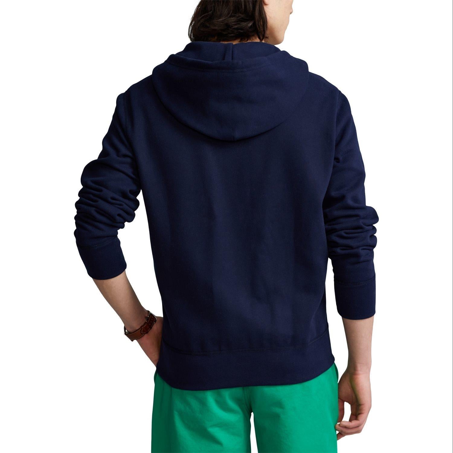 Marinefarget Polo Ralph Lauren The Rl Fleece Hoodie genser med hette og komfortabel passform, synlig foran på bildet.