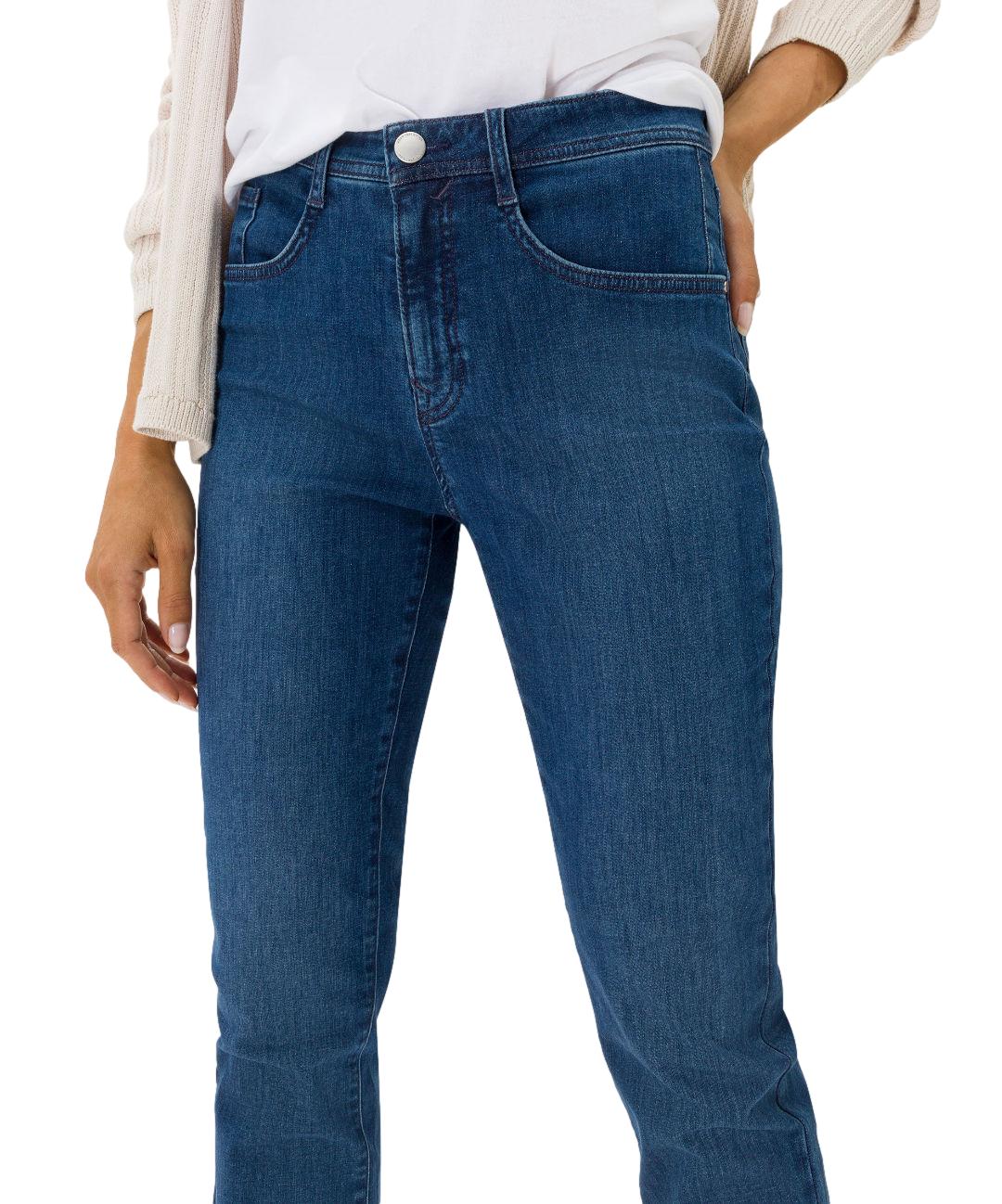 Mørkeblå Brax Style Mary jeans i denim, vises med passform og detaljert design, for kvinner.
