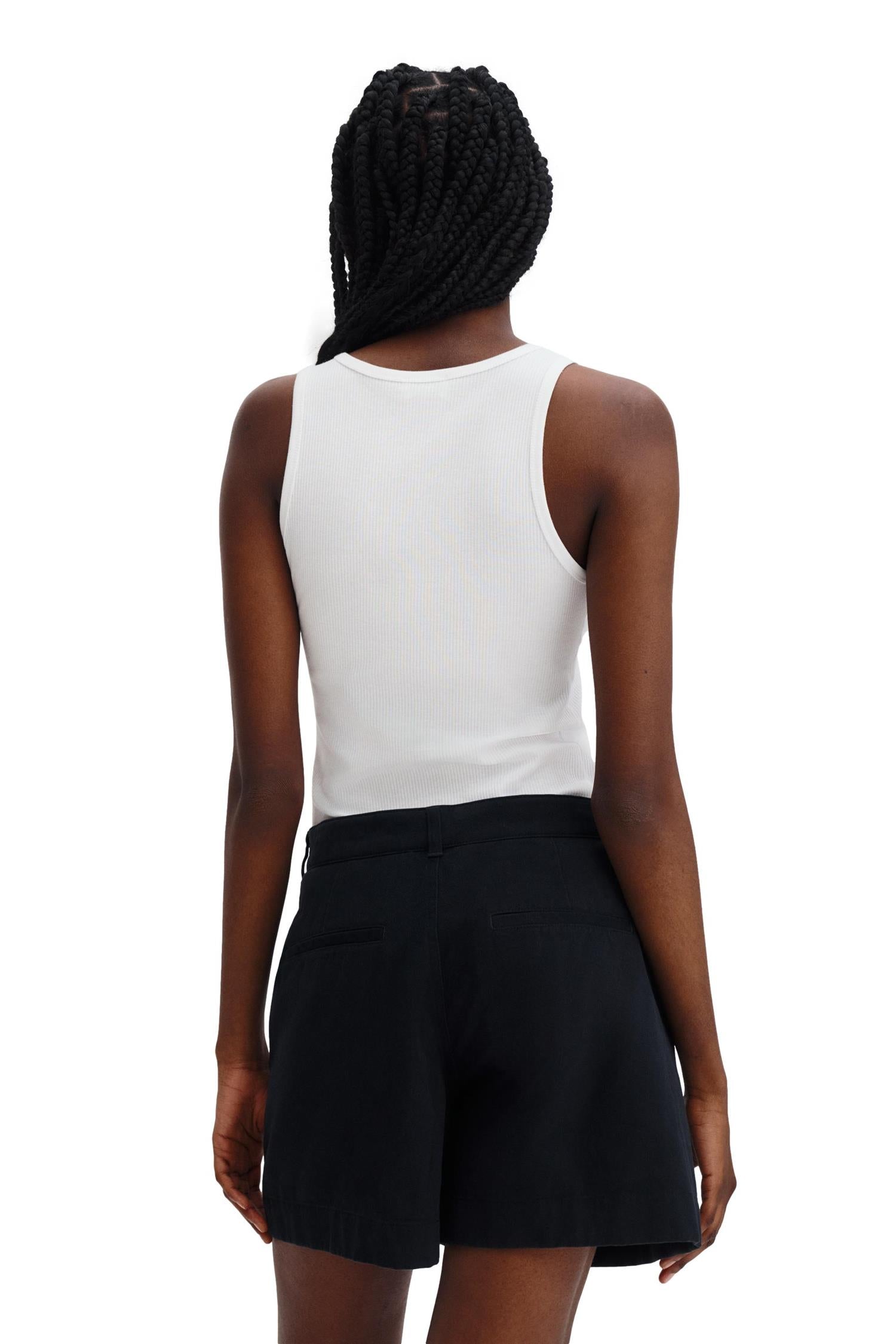 Filippa K baggy bomullsshorts i svart, avslappet passform, synlig foran med lommer og mykt stoff.
