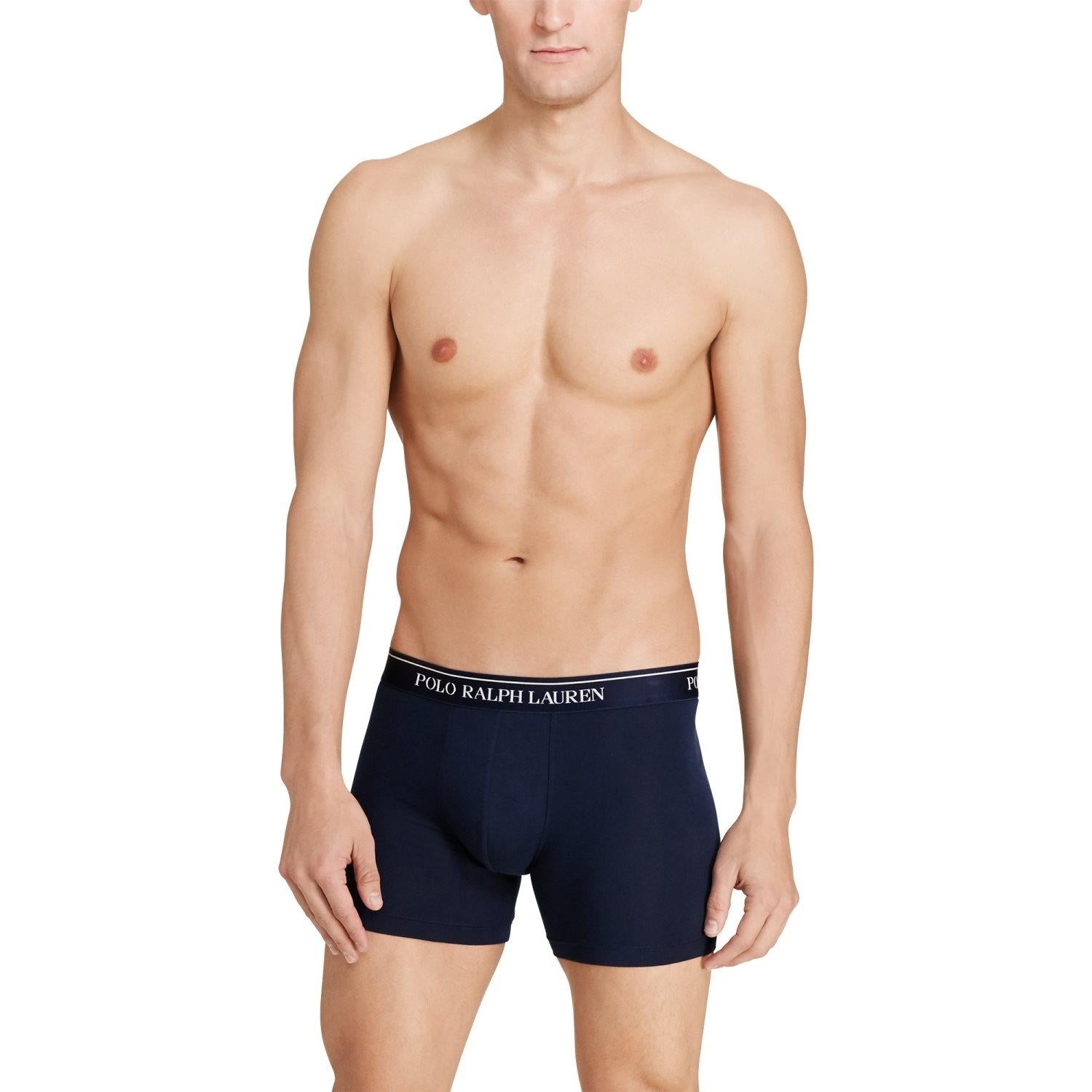Tre pakker marineblå boxer briefs fra Polo Ralph Lauren, komfortabelt undertøy i mykt stoff.