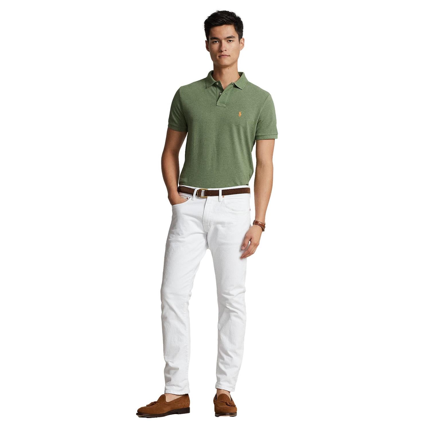 Grønn Polo Ralph Lauren mesh polo skjorte i slim fit, vises med krage og knappestolpe på bildet.