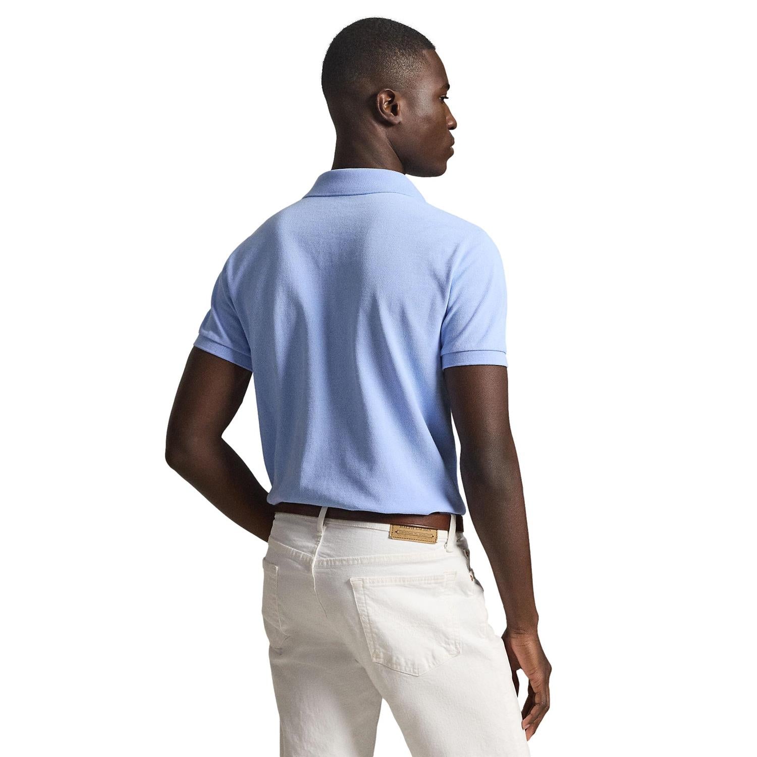 Lyseblå Polo Ralph Lauren slim fit mesh polo T-skjorte med krage og knappelukking, vises på bildet.