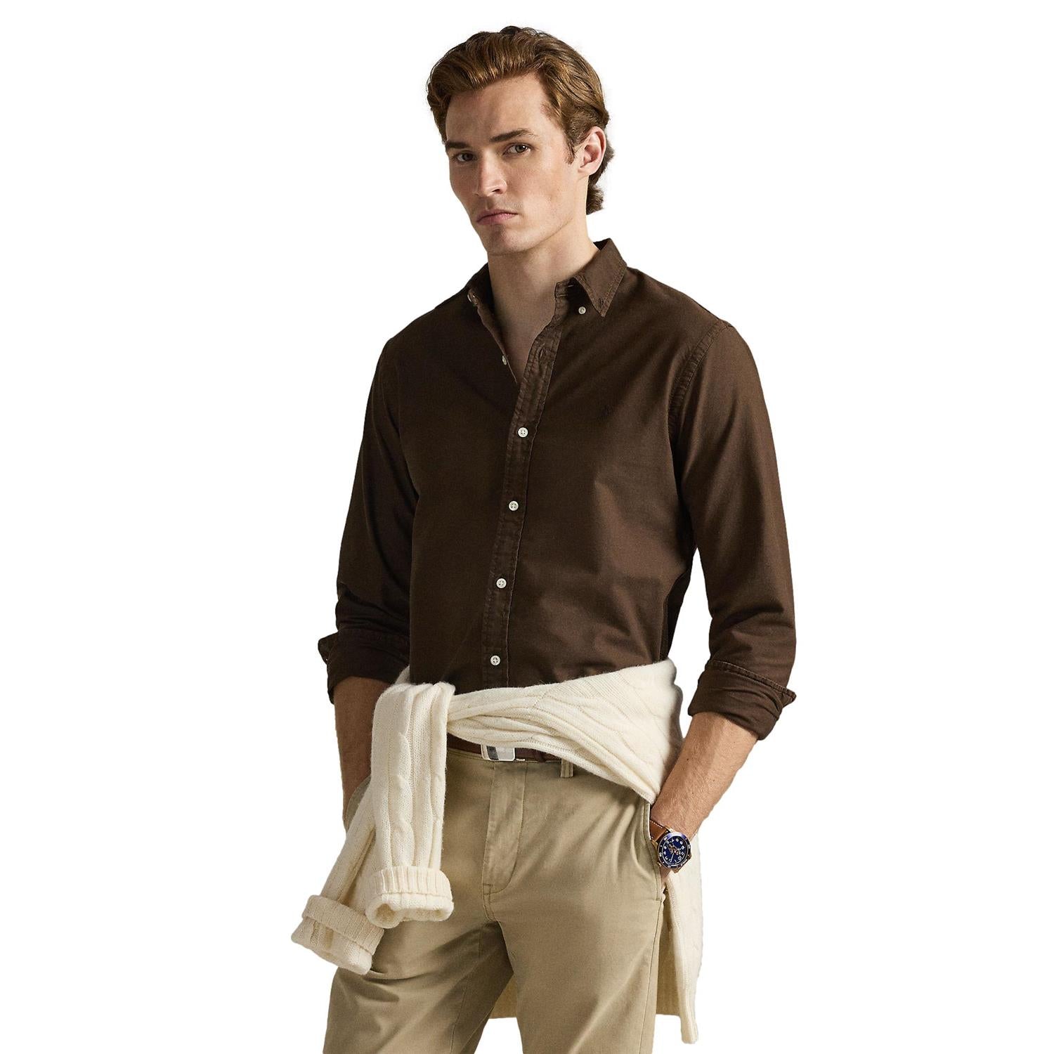 Brun Polo Ralph Lauren slim fit Oxford-skjorte i bomull med garment-dyed finish, casual og elegant for menn.