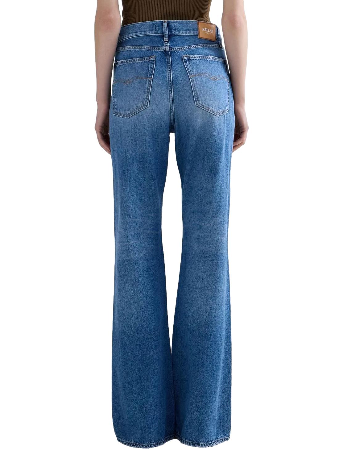 Replay Becka flared bootcut jeans i denim, vises med høyt liv og bredere ben, klassisk og avslappet jeansstil.