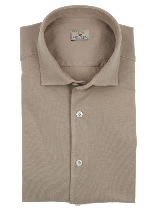 Beige Sonrisa #73 Jersey Skjorte hengende på kleshenger, nærbilde av myk bomullsstruktur og klassisk design.