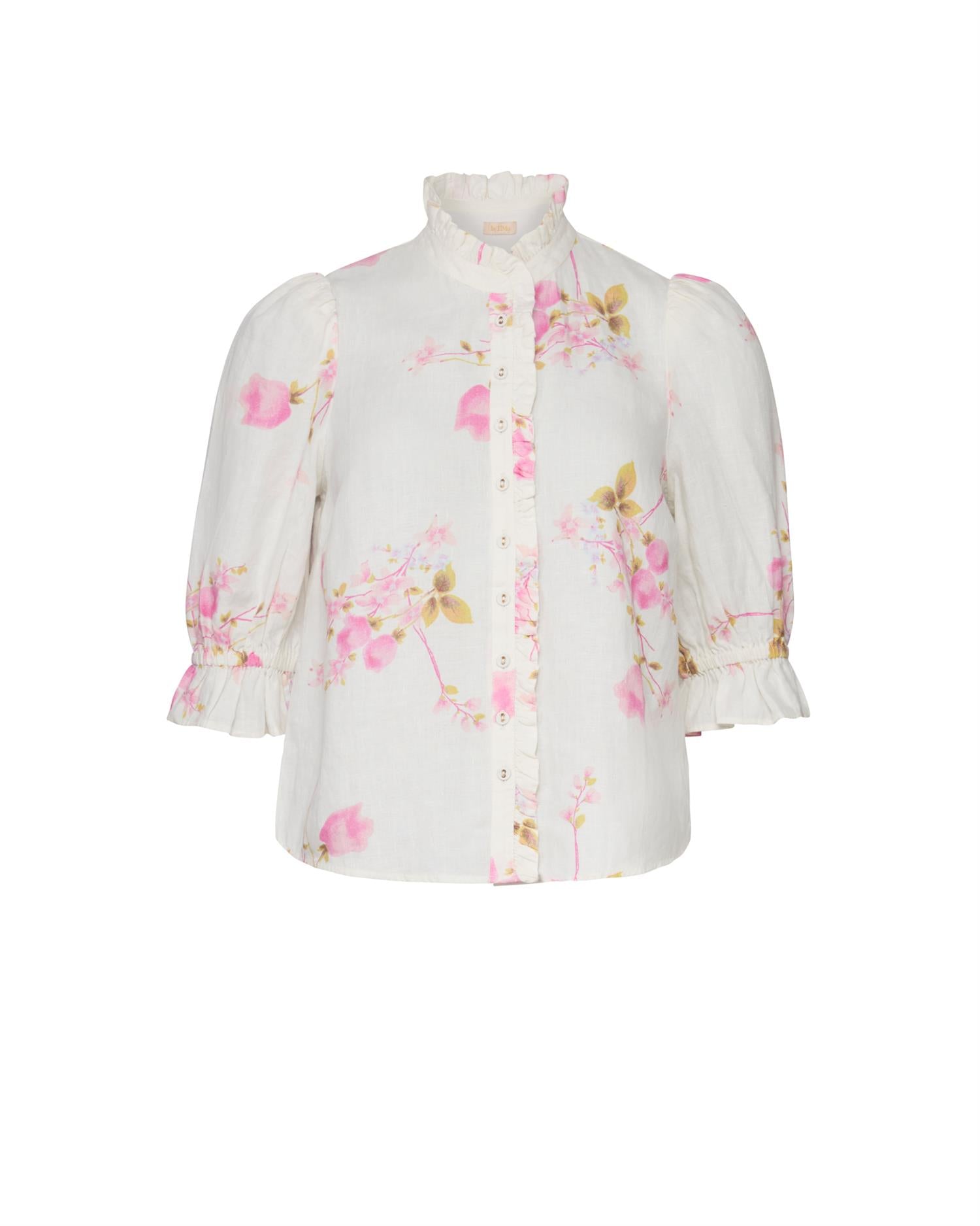 Linjebluse fra By TiMo i lin med blomsterprint, lett og elegant, synlig foran i bilde.
