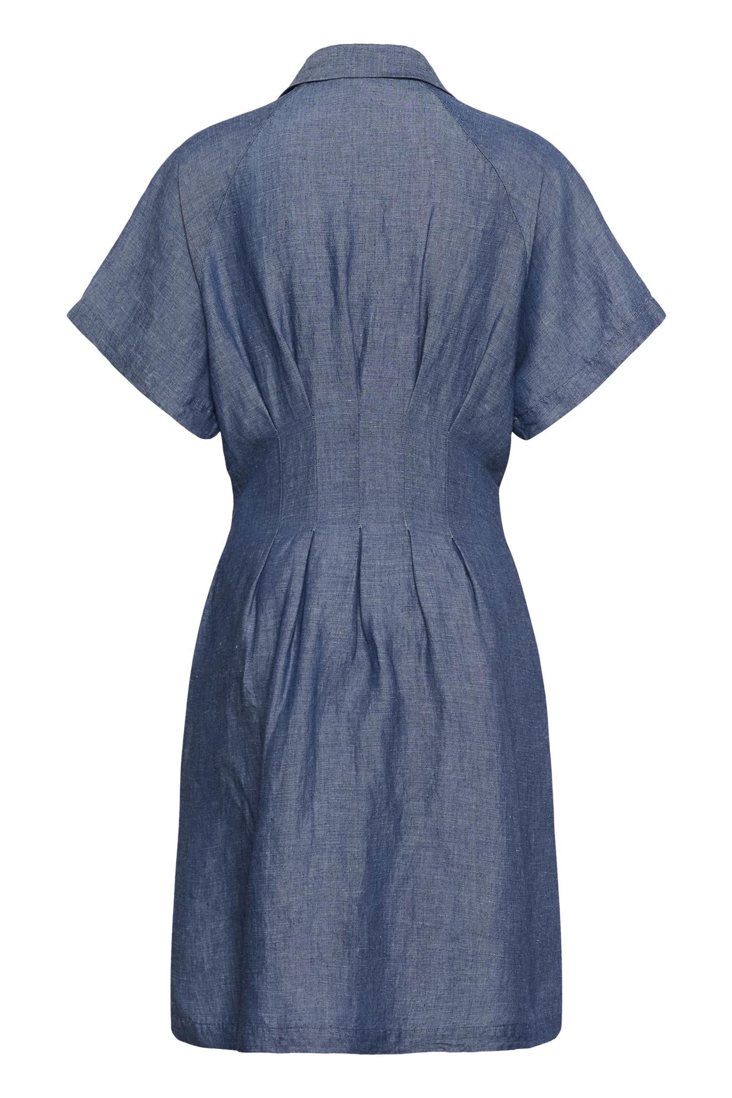 Part Two Betinepw kjole i blå chambray, vises med løs passform og klassisk design, perfekt for sommerbruk.