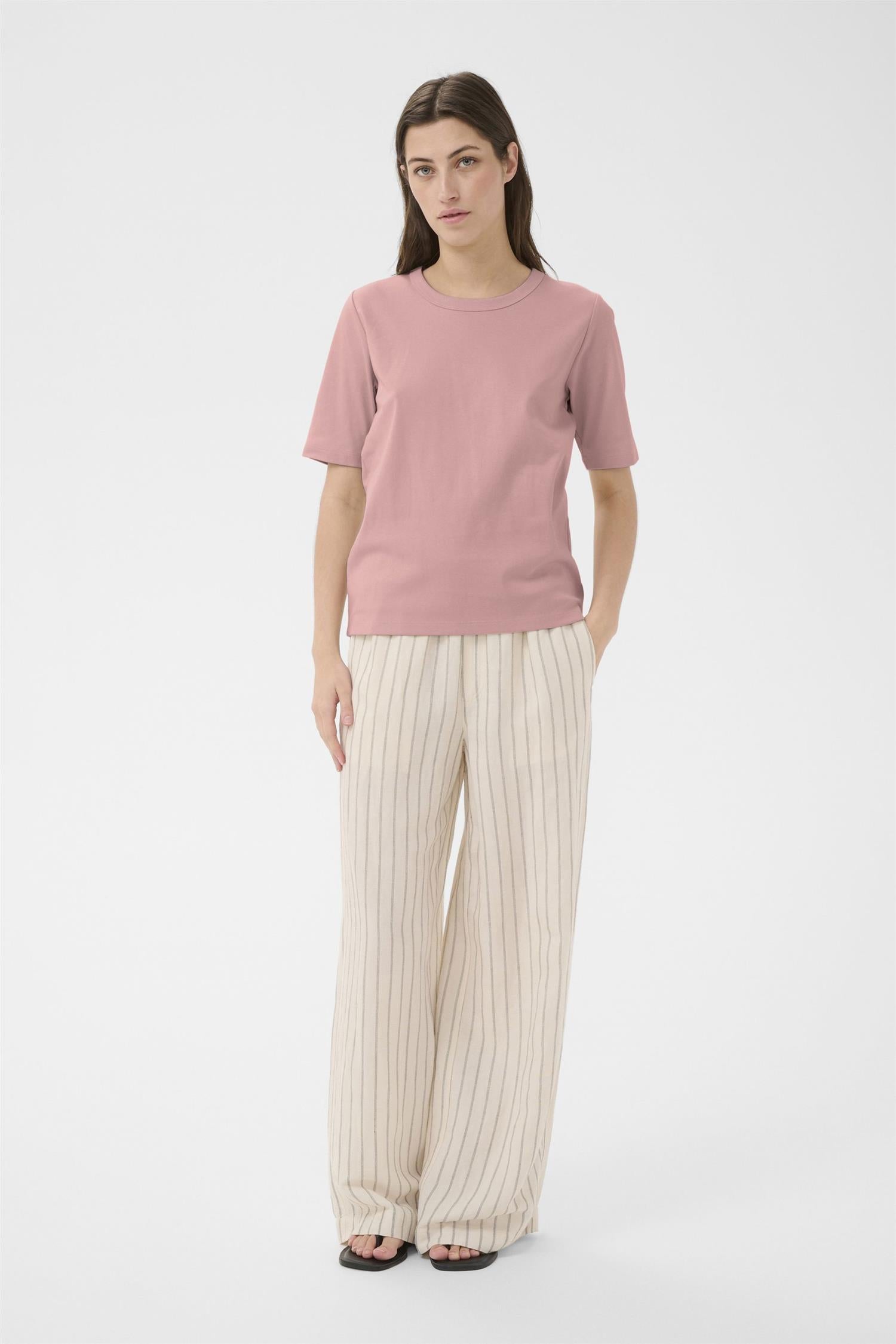 Part Two Ratanapw Ts T-skjorte i cameo rosa med rund hals og kort erme, myk bomullsdesign for dame.