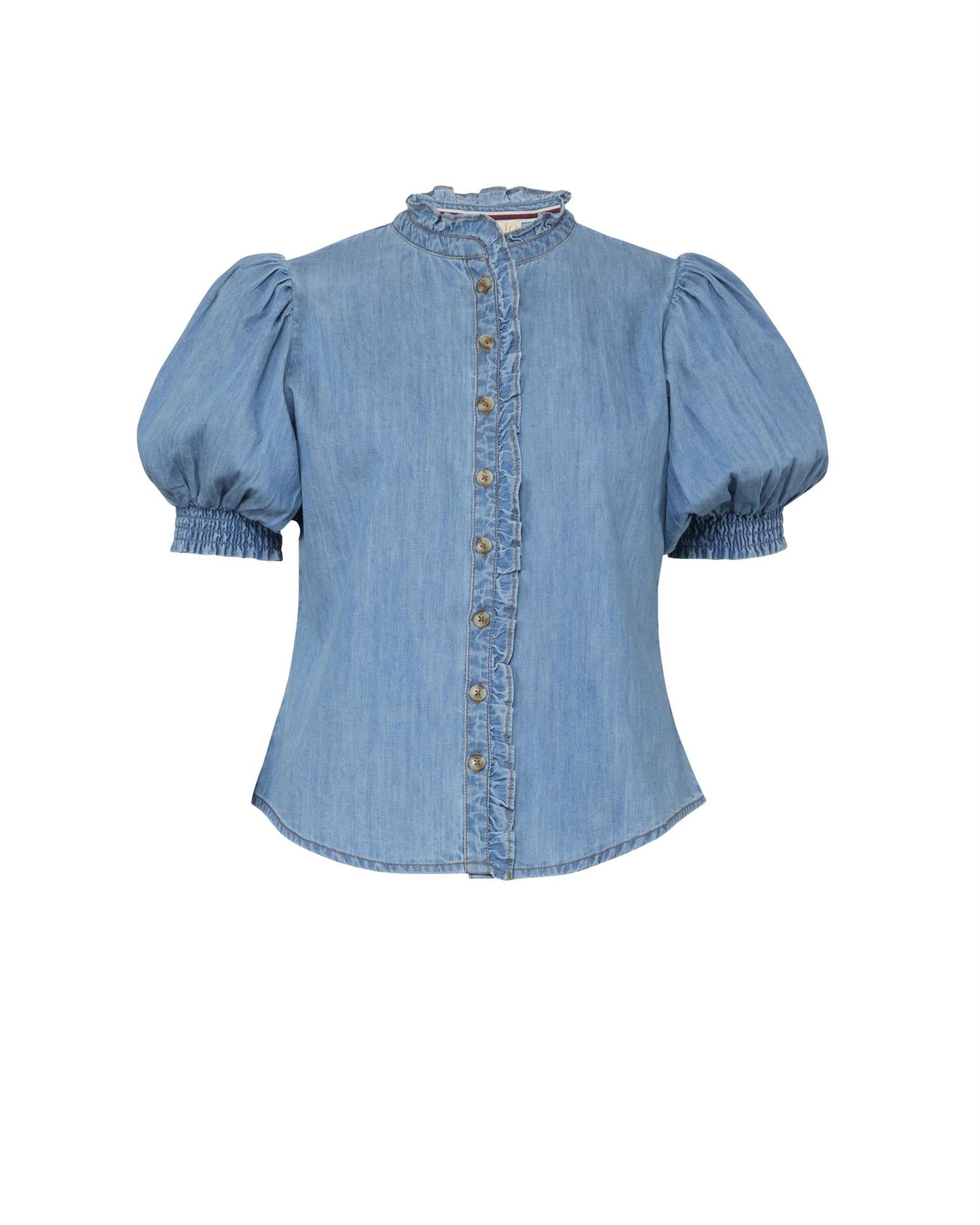 By TiMo denimbluse, langermet bluse i lyse denimstoff med knapper og klassisk passform, vises i bildet.