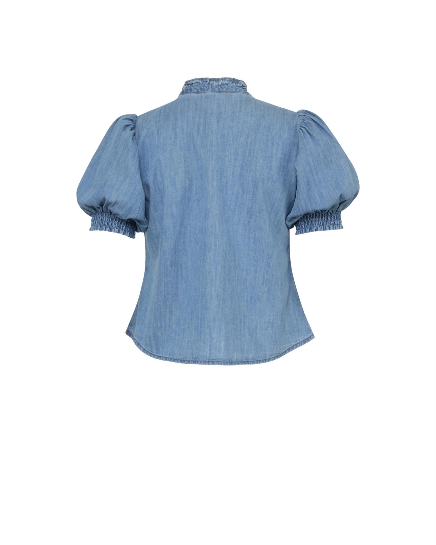 By TiMo denimbluse med lang erme og klassisk krage, vist i bildet. Passer til casual antrekk.