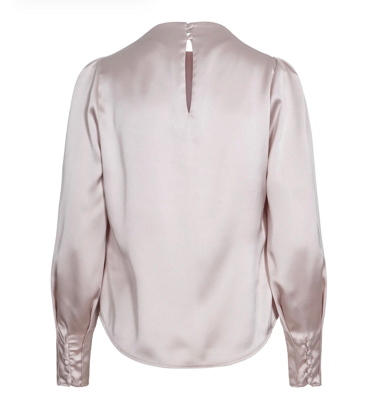Haust Champagne bluse med krage, lett stoff og elegant design, vist på modell med korte ermer og knappestolpe.