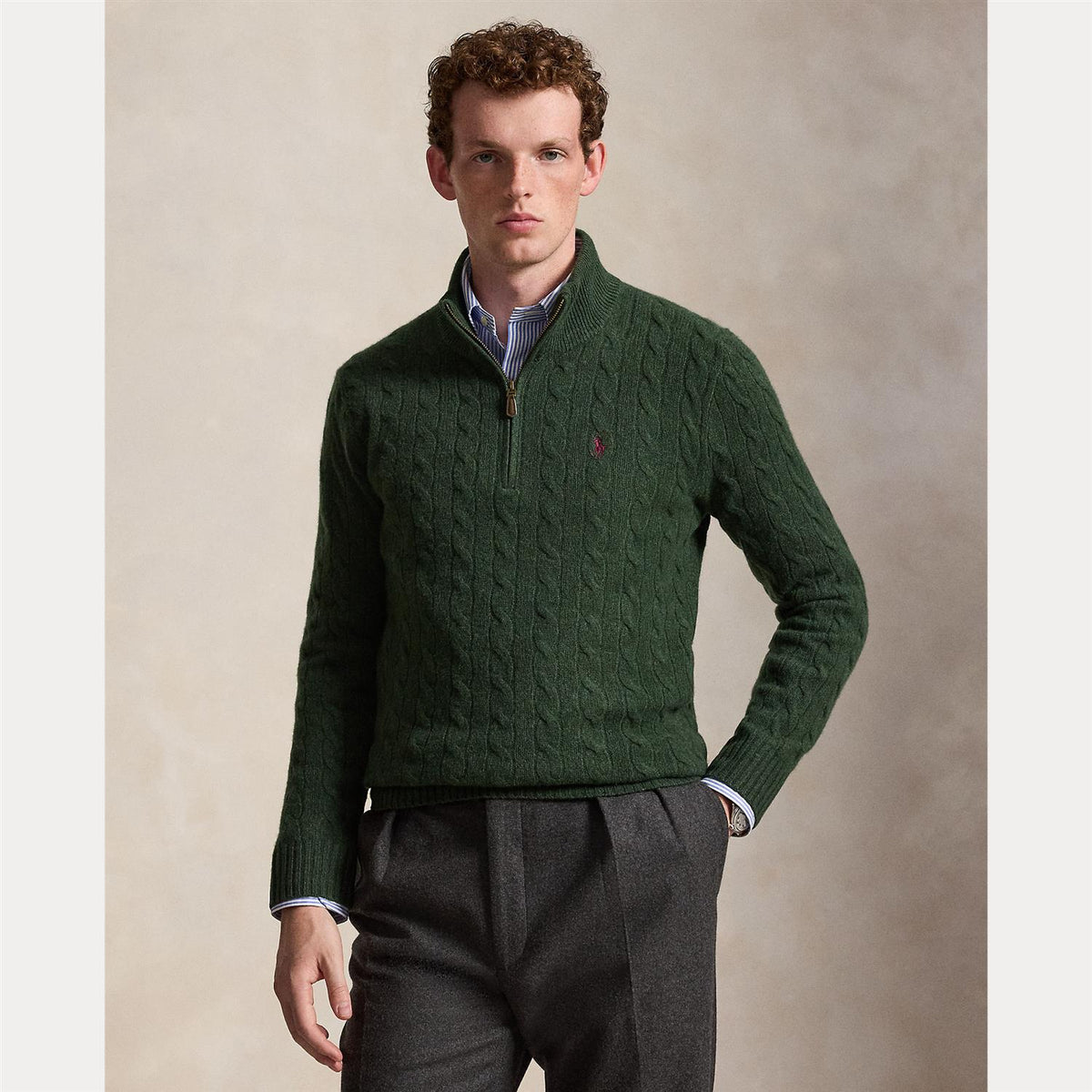 Grønn Polo Ralph Lauren kabelstrikket ull- og kasjmirgenser, vises med rund hals og klassisk design.