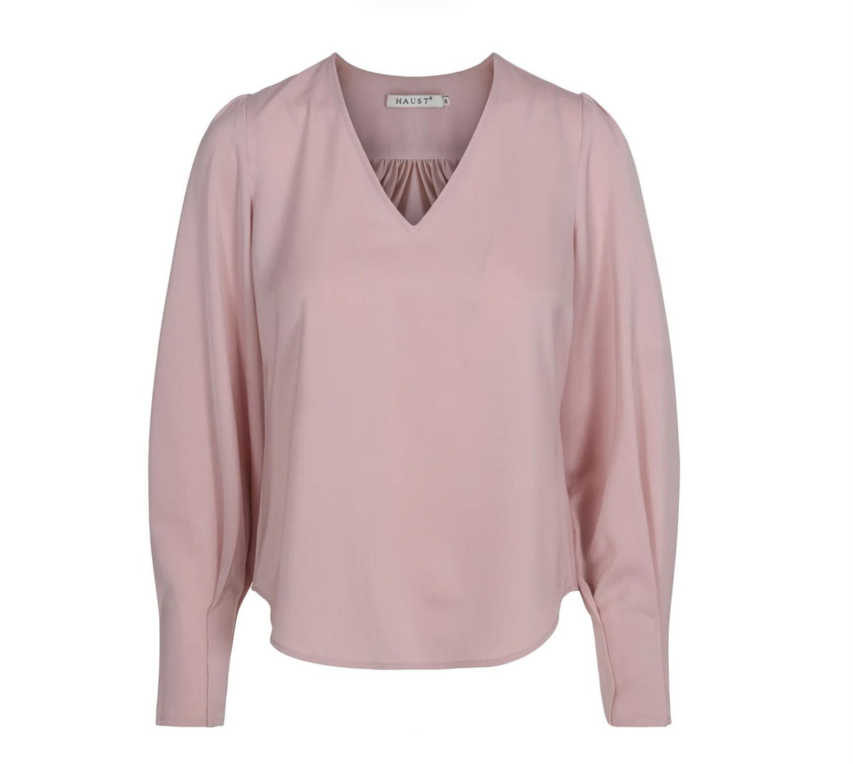 Rosa Haust V-neck bluse med lett stoff, langermet med myk passform, vist på en modell på bilde.