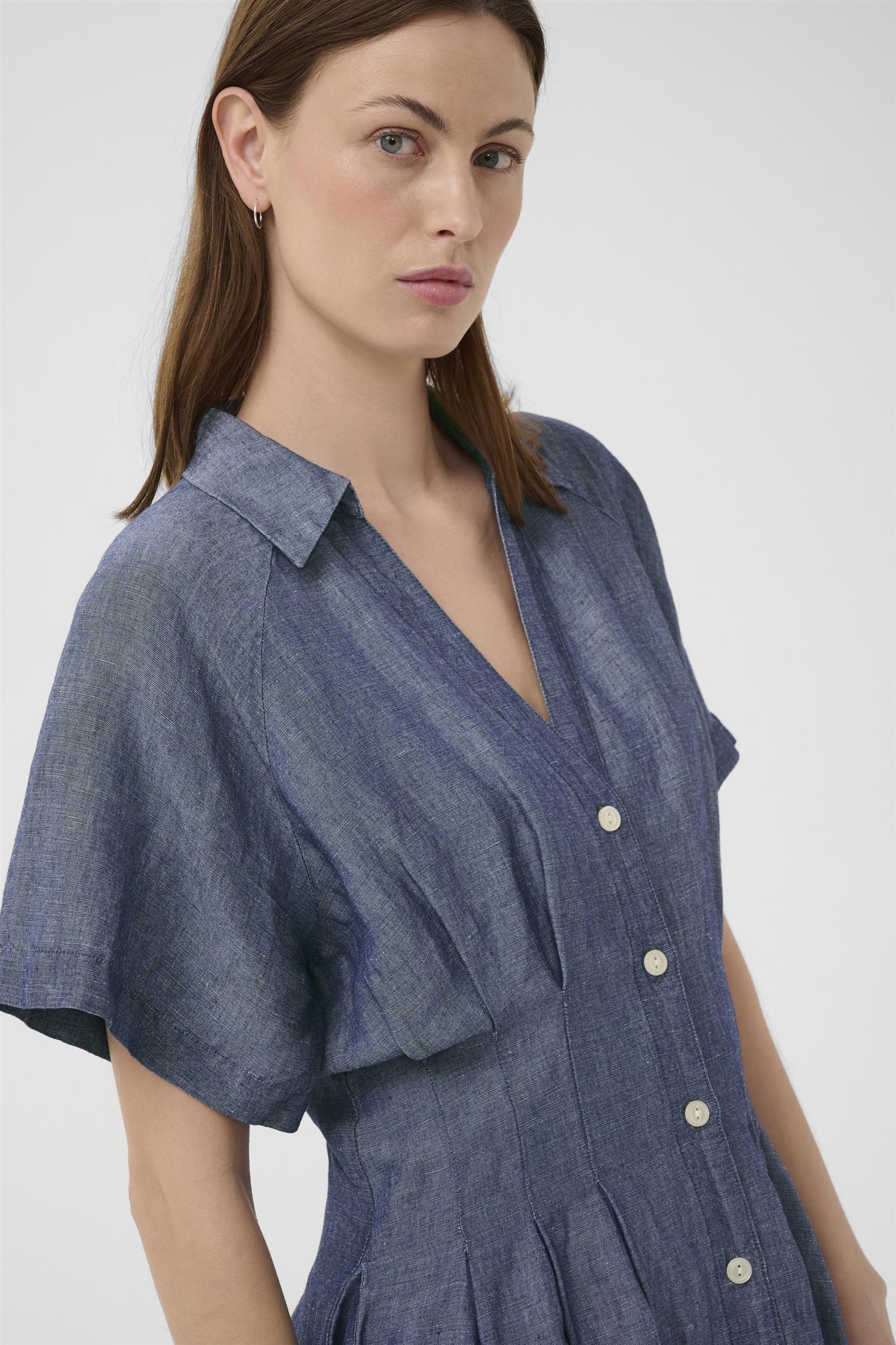 Part Two Betinepw kjole i blå Chambray, vises med elegant passform og mykt stoff, perfekt for uformelle anledninger