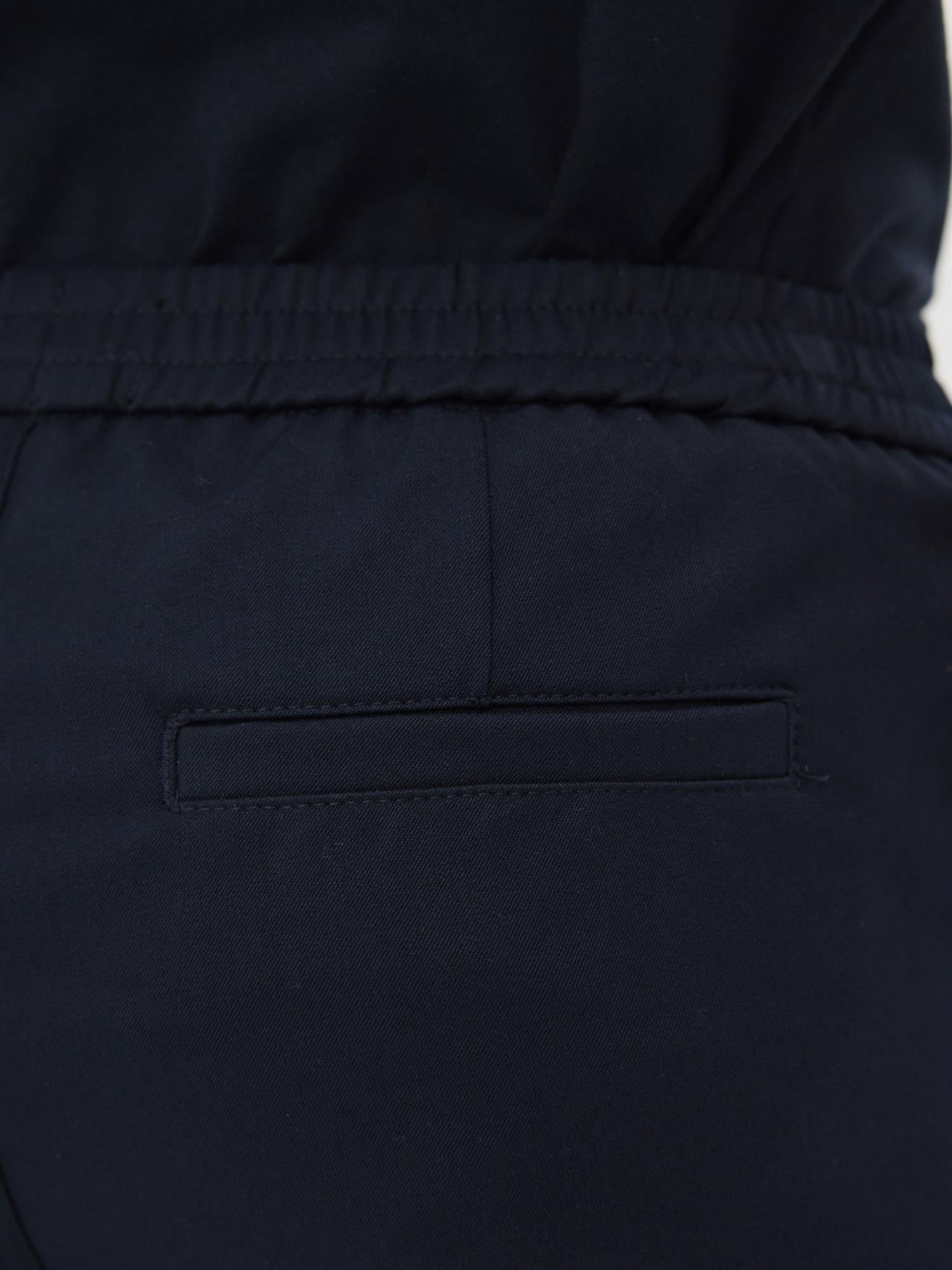 Navy blå Plain Units Turipl Shorts 041, komfortable korte bukser for menn, vist på modell, casual stil og myk tekstur