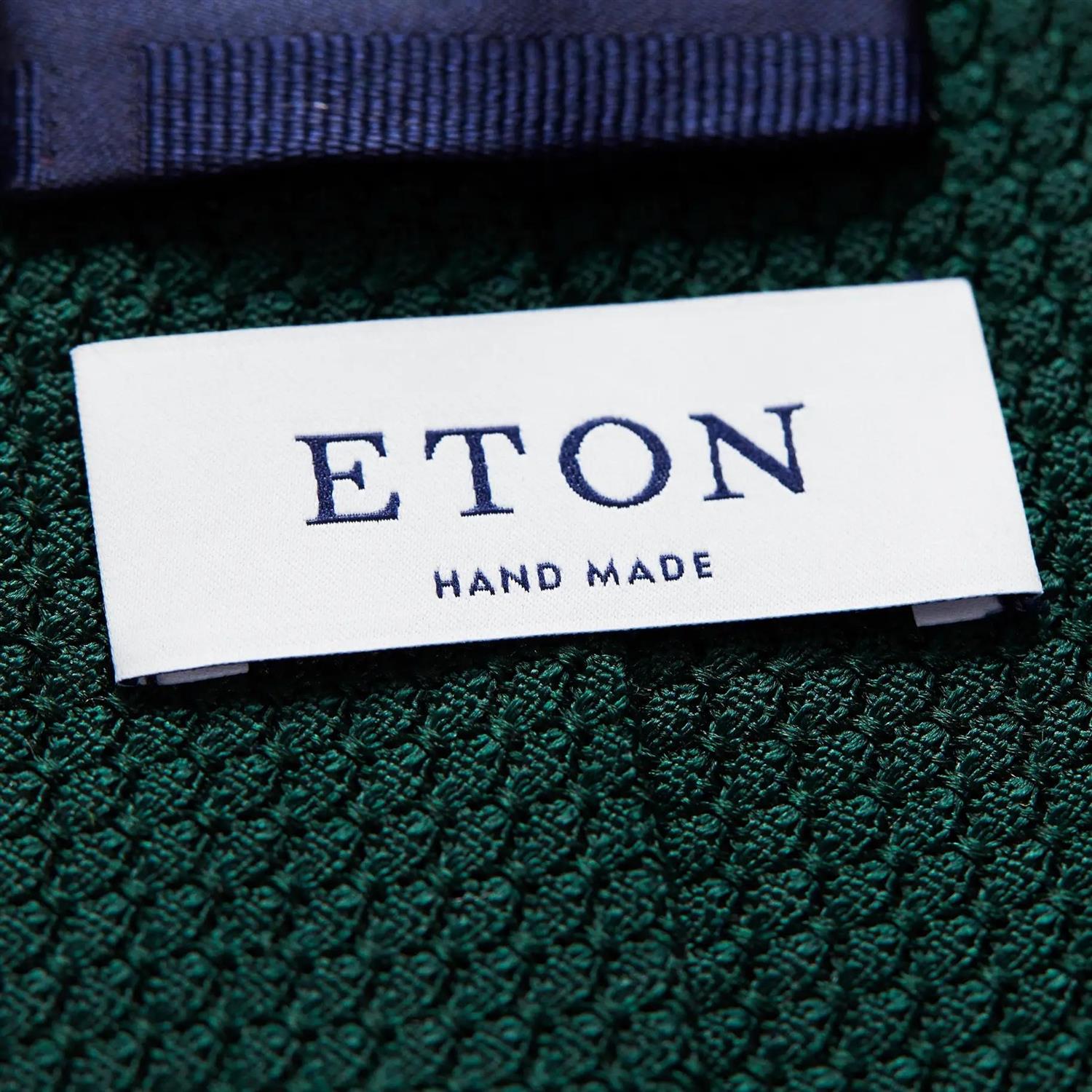 Grønt slips fra Eton Grenadine Tie Slips, elegant og klassisk design, vist i et bilde med detaljert tekstur og fin finish.