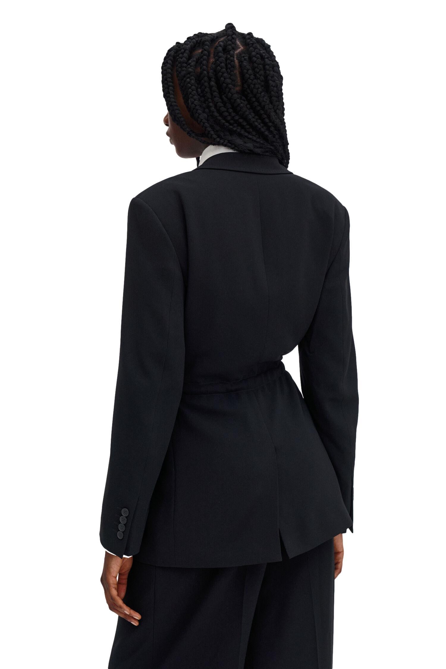 Sort dressjakke fra Filippa K Ashley Draped Blazer, med elegant skjult lukking og klassisk passform.