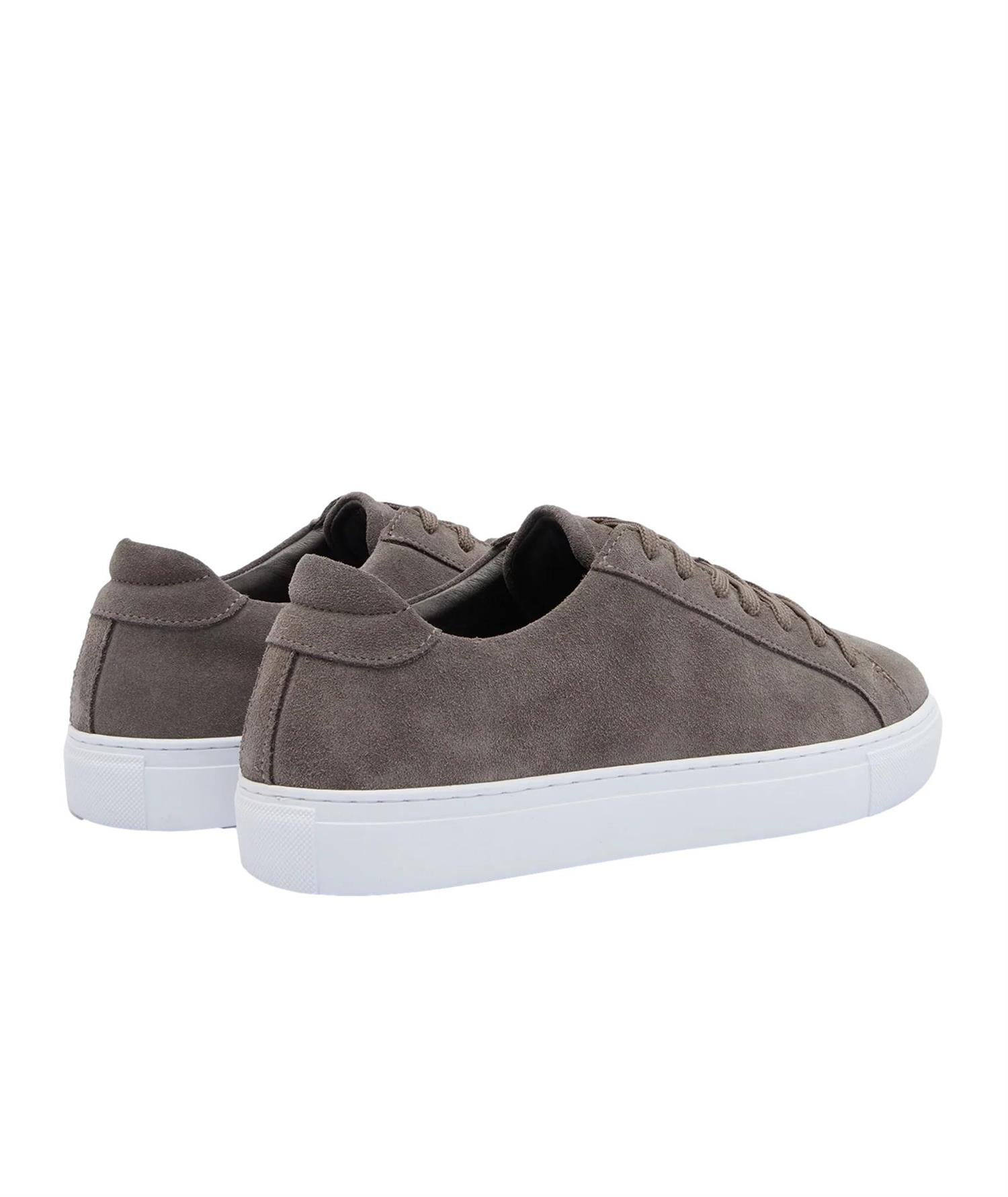 Brune Garment Project-elefantskinn sko med komfortabel design og mykt suede-materiale, for stilfull bruk.