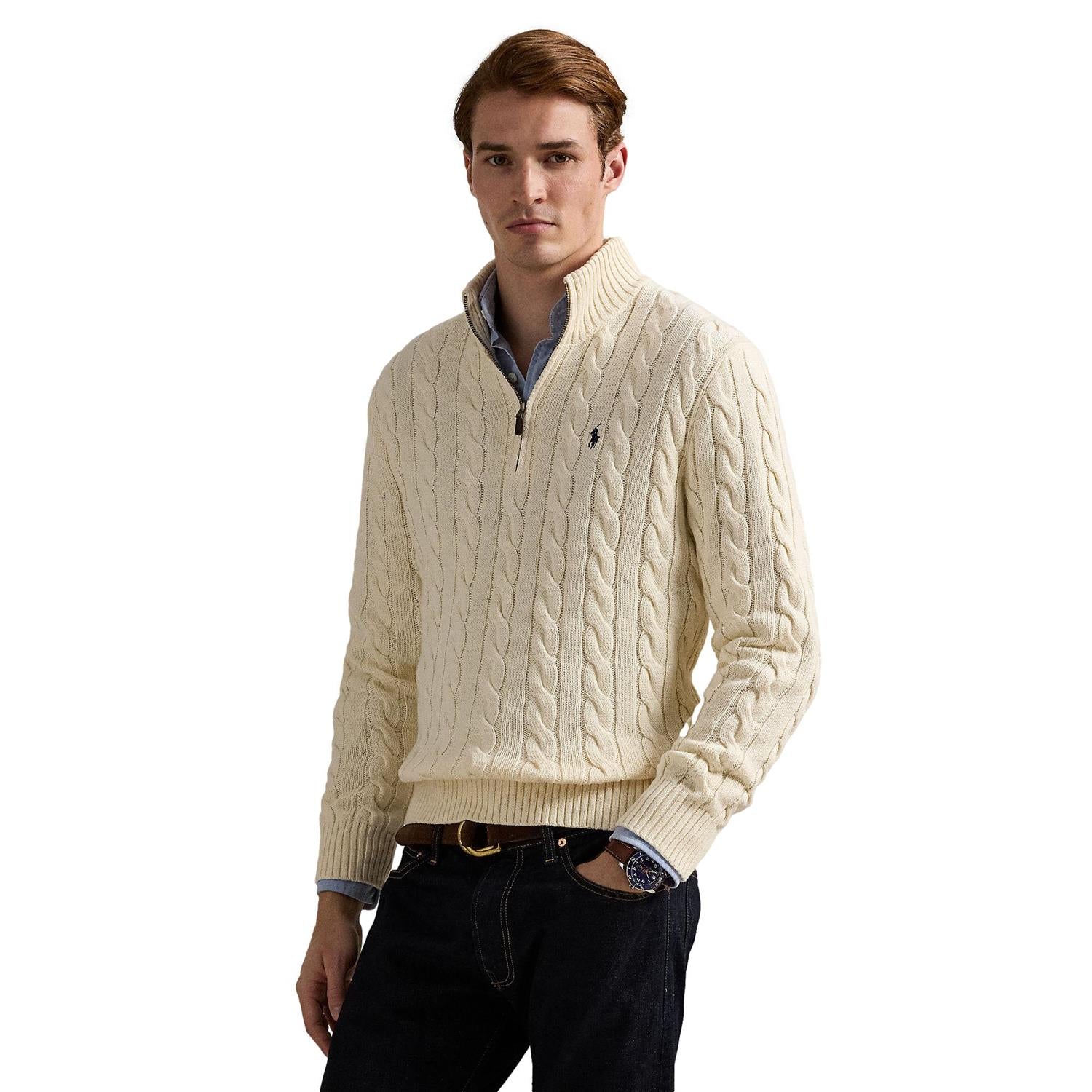 Creamfarget Polo Ralph Lauren genser med kabelstrikk og quarter-zip, laget av bomull, vist på bildet.