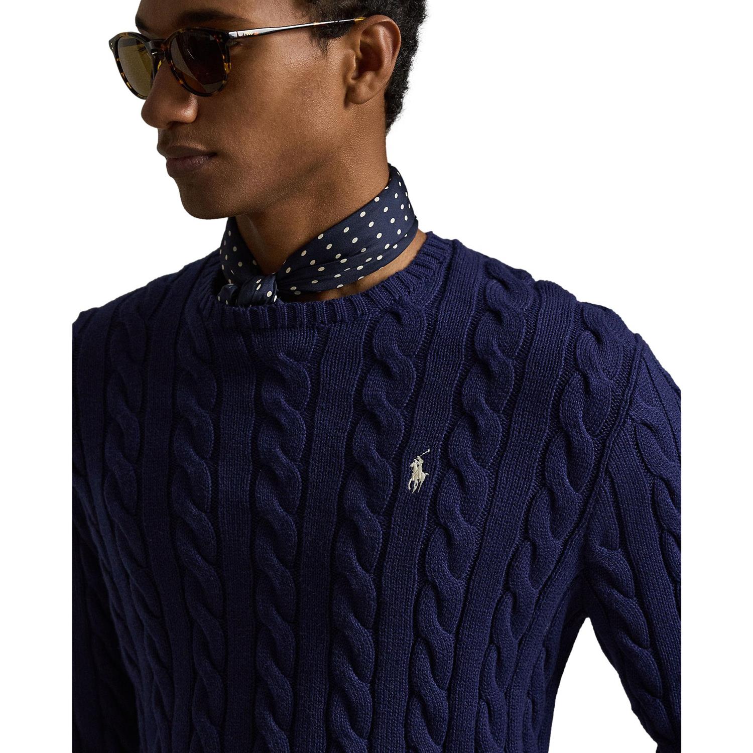 Marineblå Polo Ralph Lauren genser i kabelstrikket bomull, langermet og komfortabel.