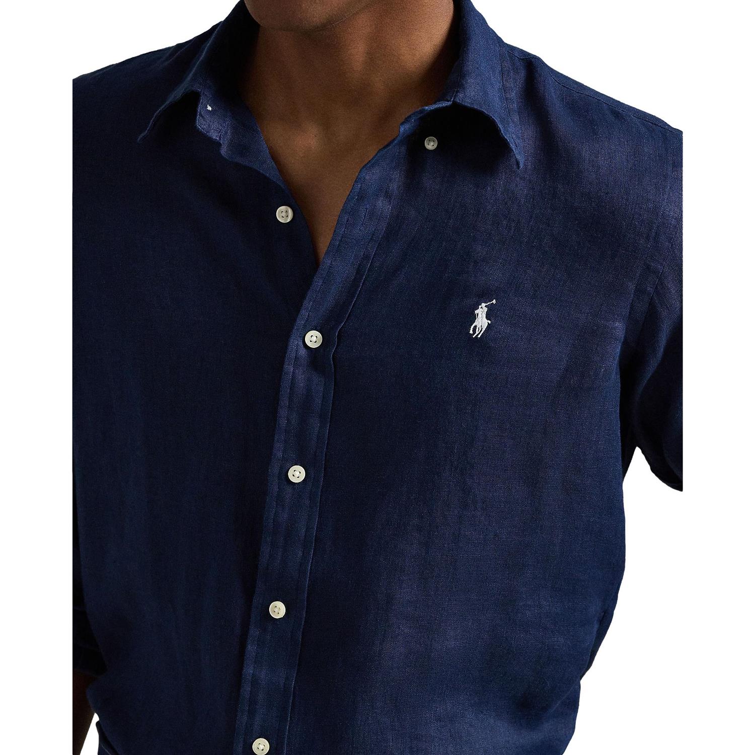 Marine blå bomulls- og lin skjorte fra Polo Ralph Lauren i tilpasset passform, vist på modell.