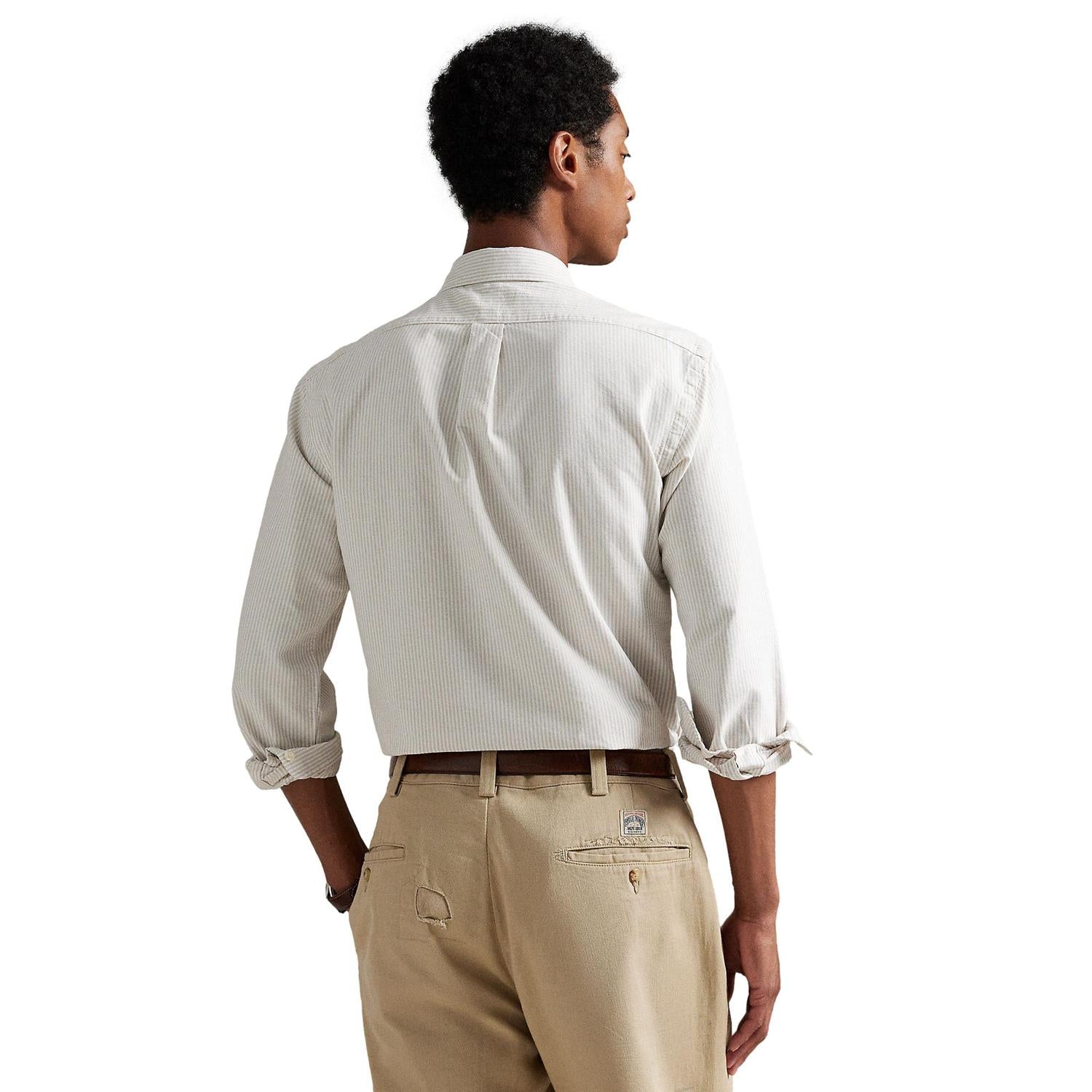 Lys-beige Polo Ralph Lauren custom fit stripete oxford skjorte, kortermet med knappestolpe og klassisk krage.
