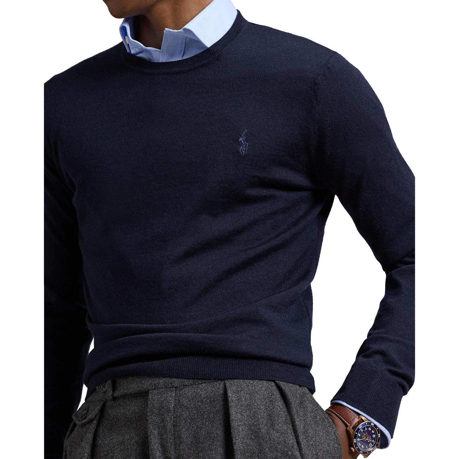 Marineblå Polo Ralph Lauren genser i slim fit, vaskbar ull, rund hals, komfortabel og stilfull.