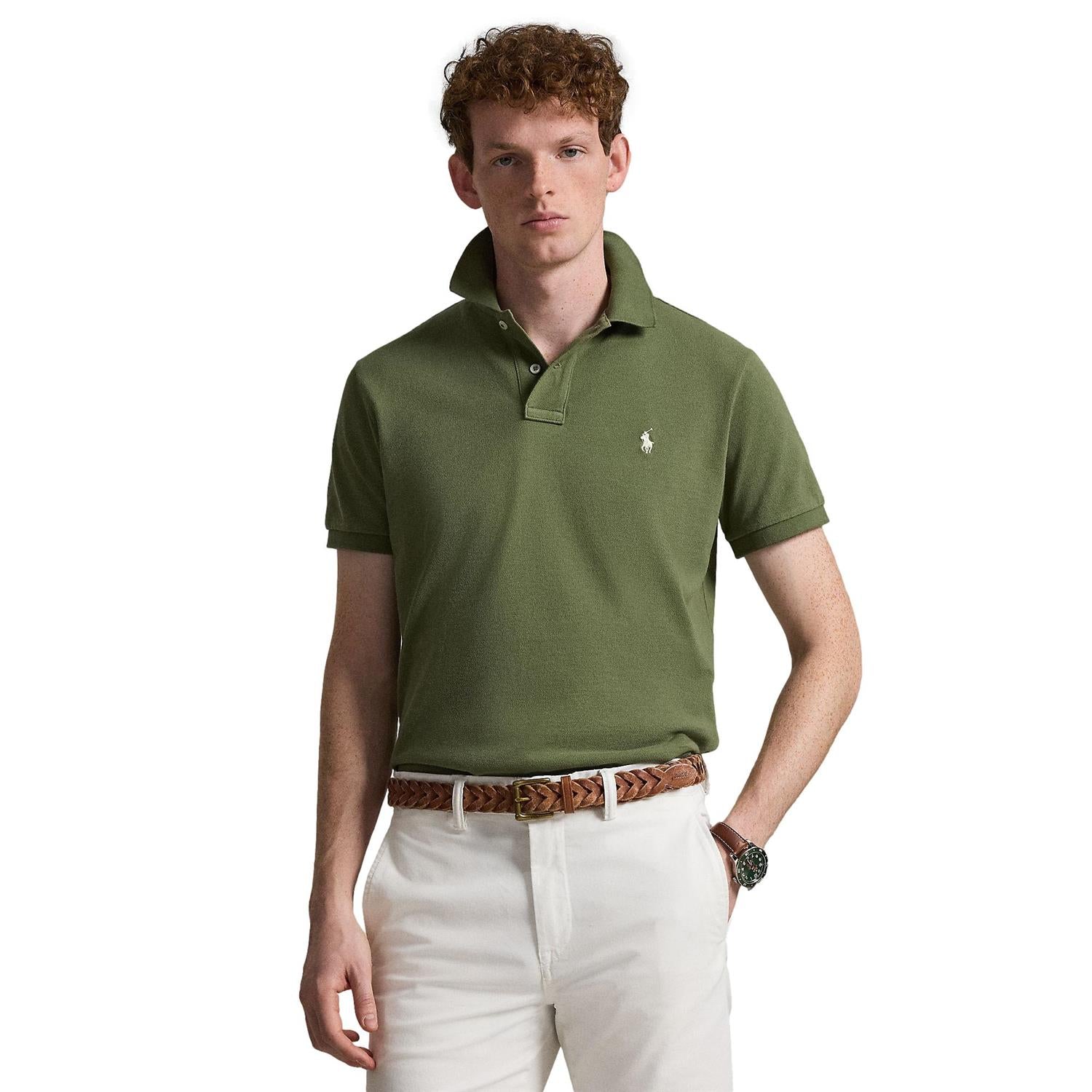 Grønn Polo Ralph Lauren The Iconic Mesh Polo T-skjorte med klassisk krage og knappestolpe, vises på bild.