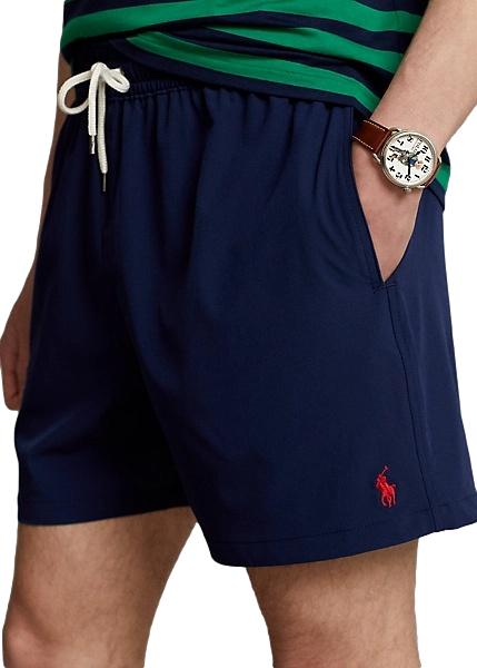 Marine blå Polo Ralph Lauren Traveler Mid Trunk badetøy for menn, badeshorts med komfortabel passform og klassisk design.