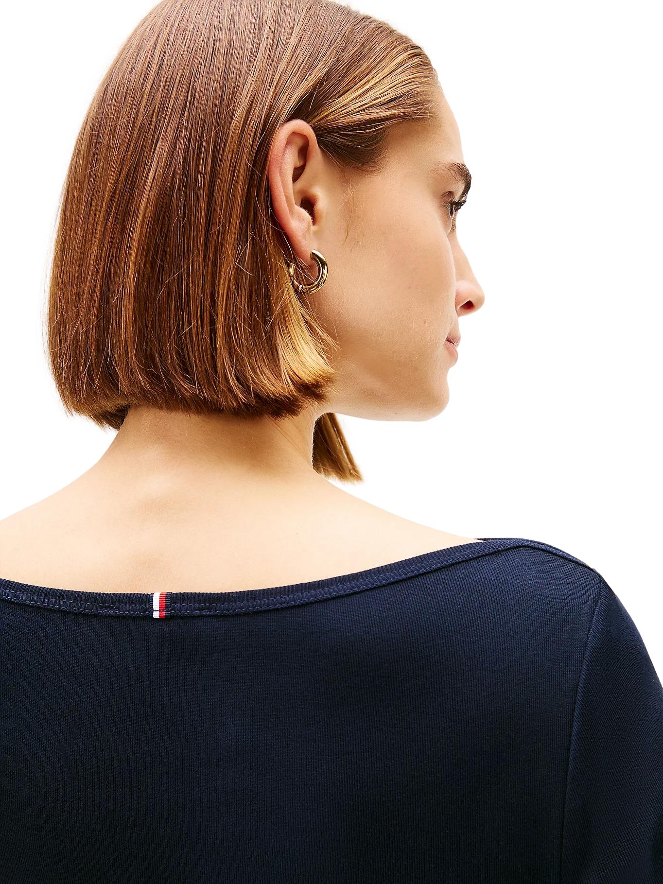 Marinefarget Tommy Hilfiger Cody slim boat genser med 3/4 ermer, komfortabel og stilren for herre.