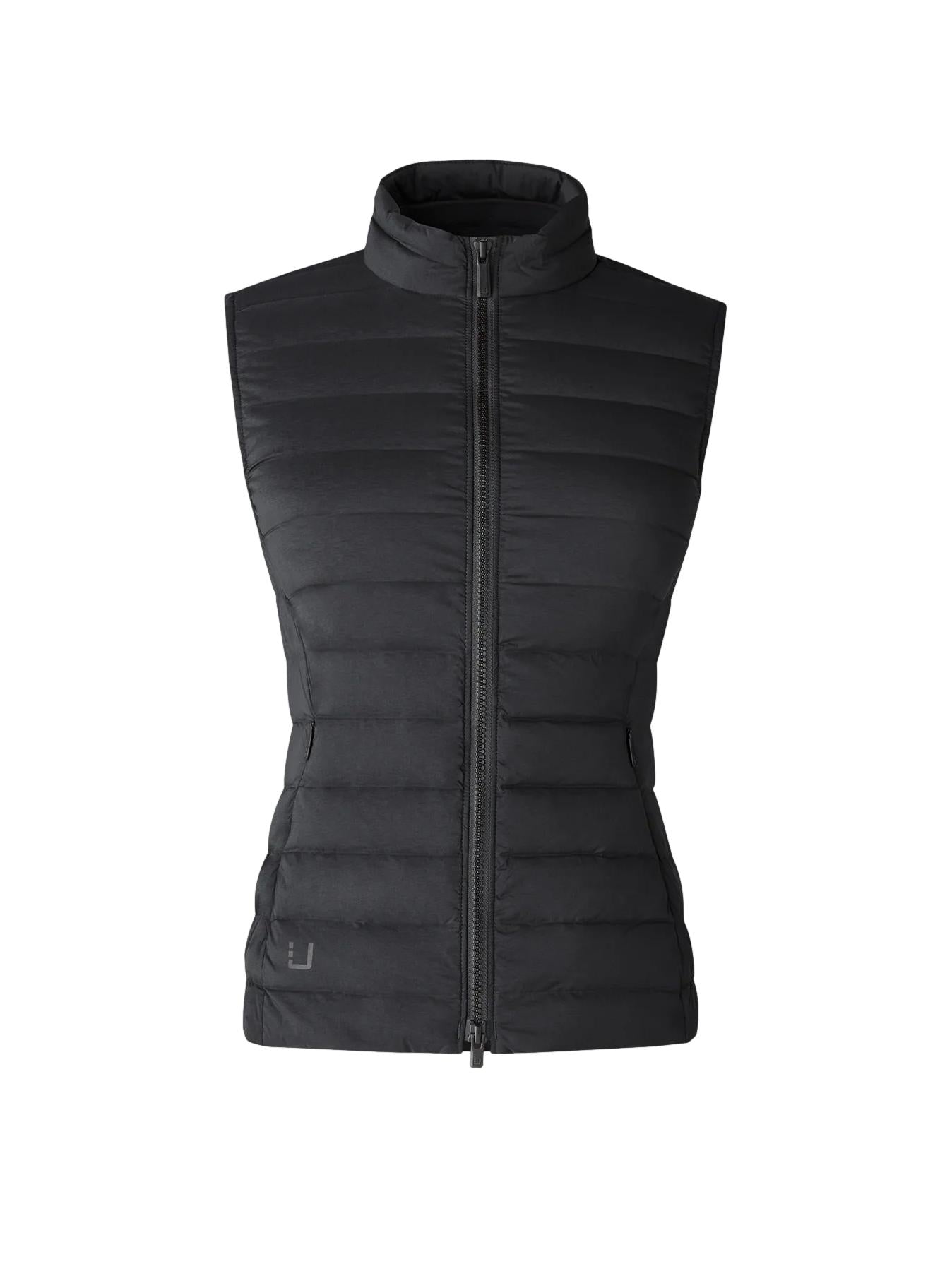 Sort UBR Sirius vest i nylon med glidelås og lommer, vist på en modell foran en nøytral bakgrunn