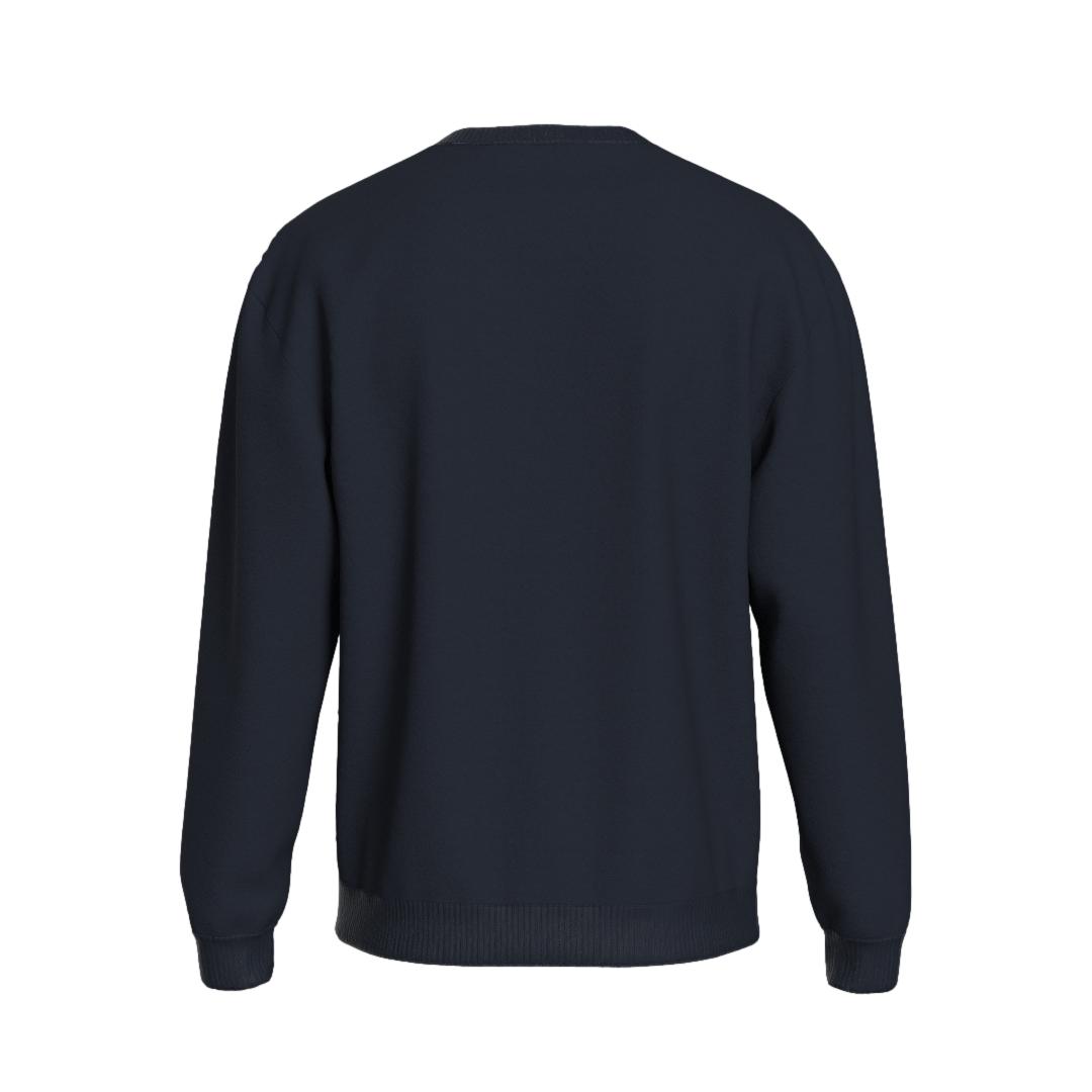 We Norwegians Bounce genser i marineblå med rund hals, myk og komfortabel, vist på modell.